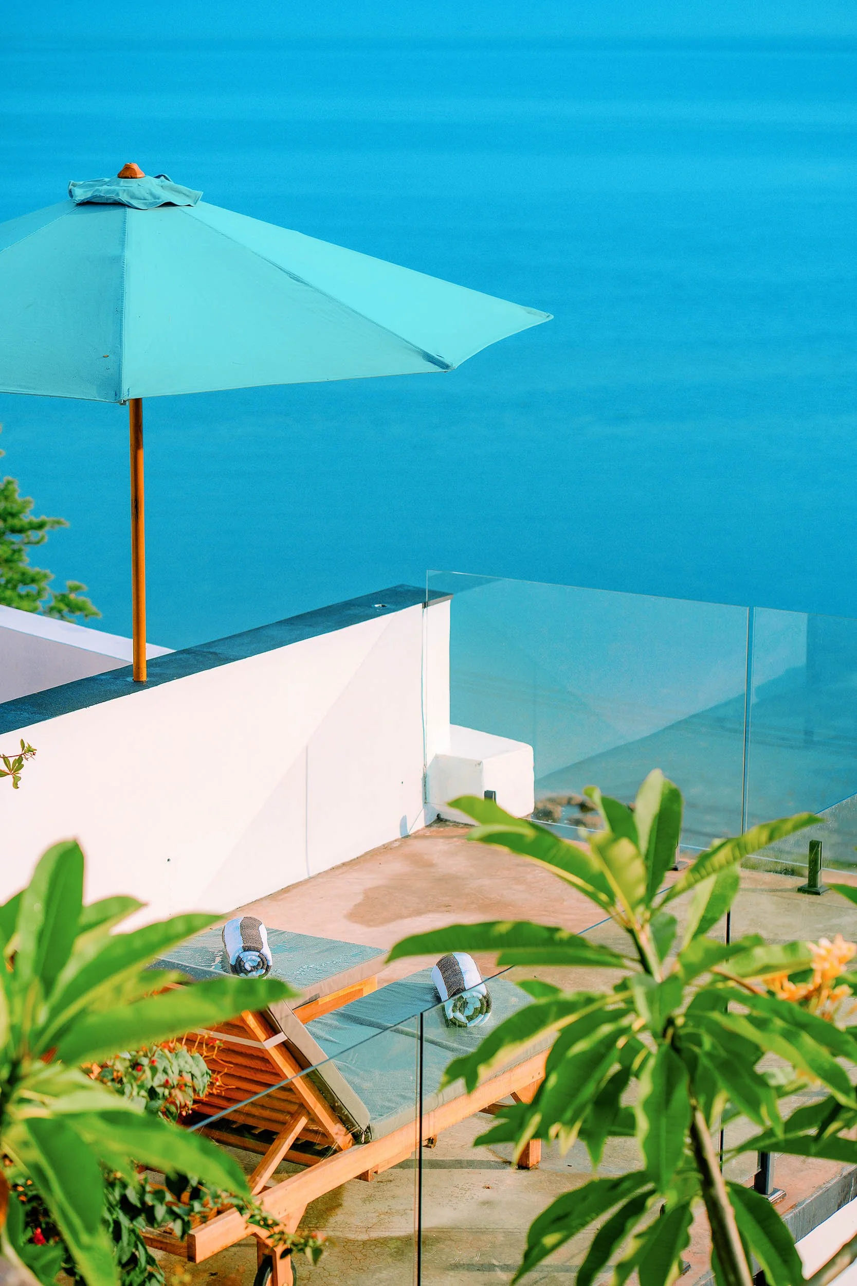 Pinnacle-Villa-Lombok-Outdoor-Deck-Chairs-3.jpg