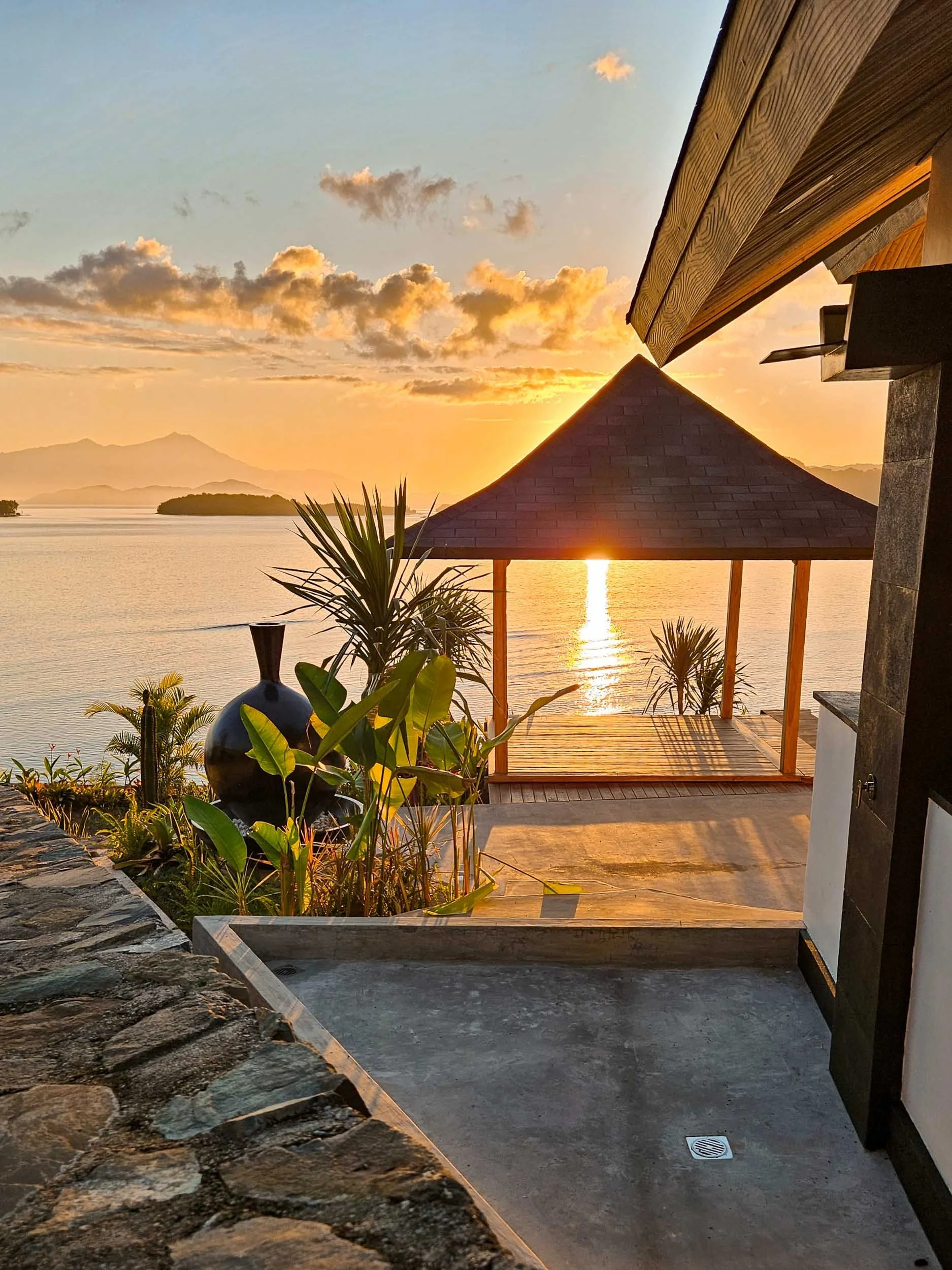 Pinnacle-Villa-Lombok-Outdoor-Bale-10-Outdoor Shower.jpg