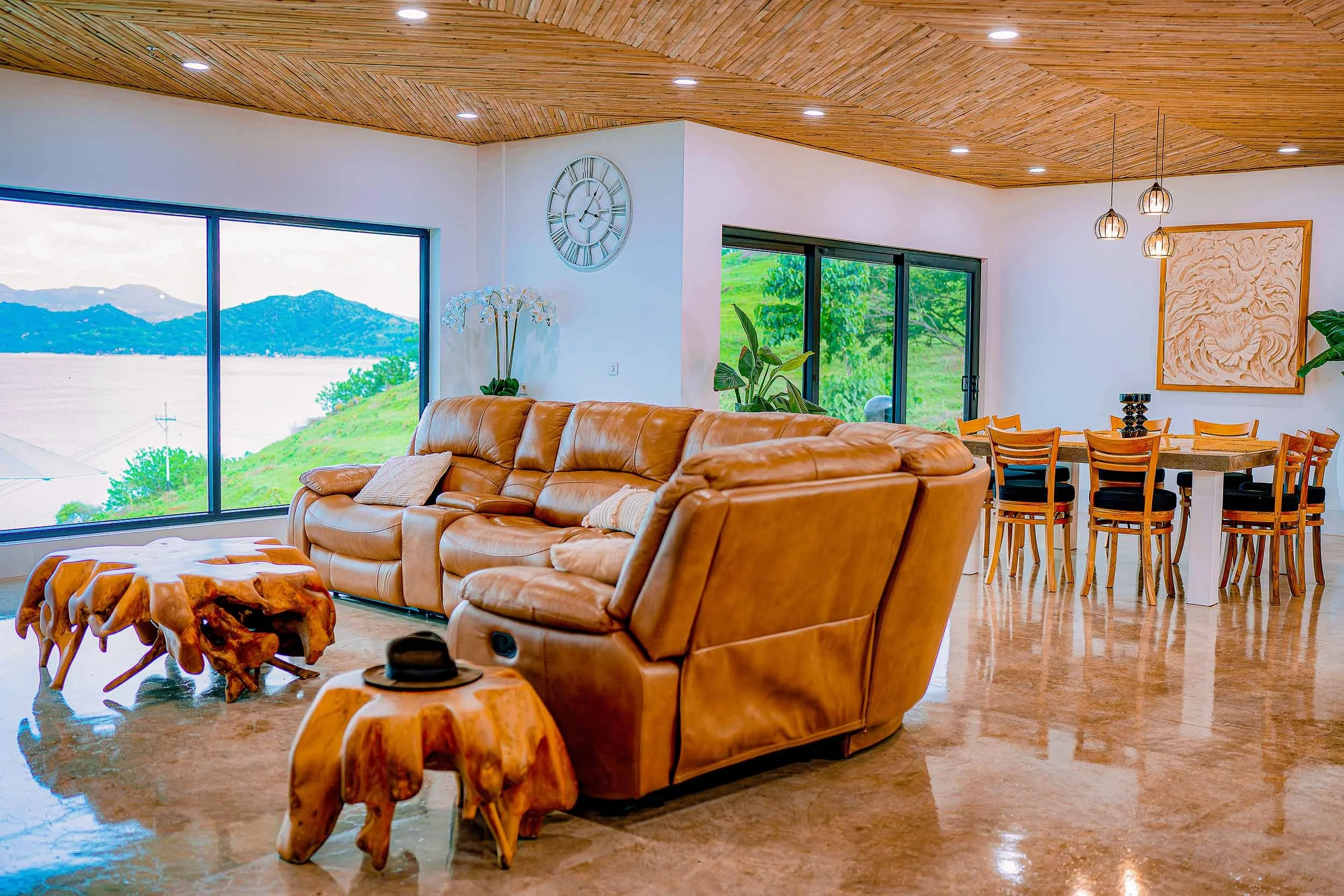 Pinnacle-Villa-Lombok-Bar-Dining-Lounge-2.jpg