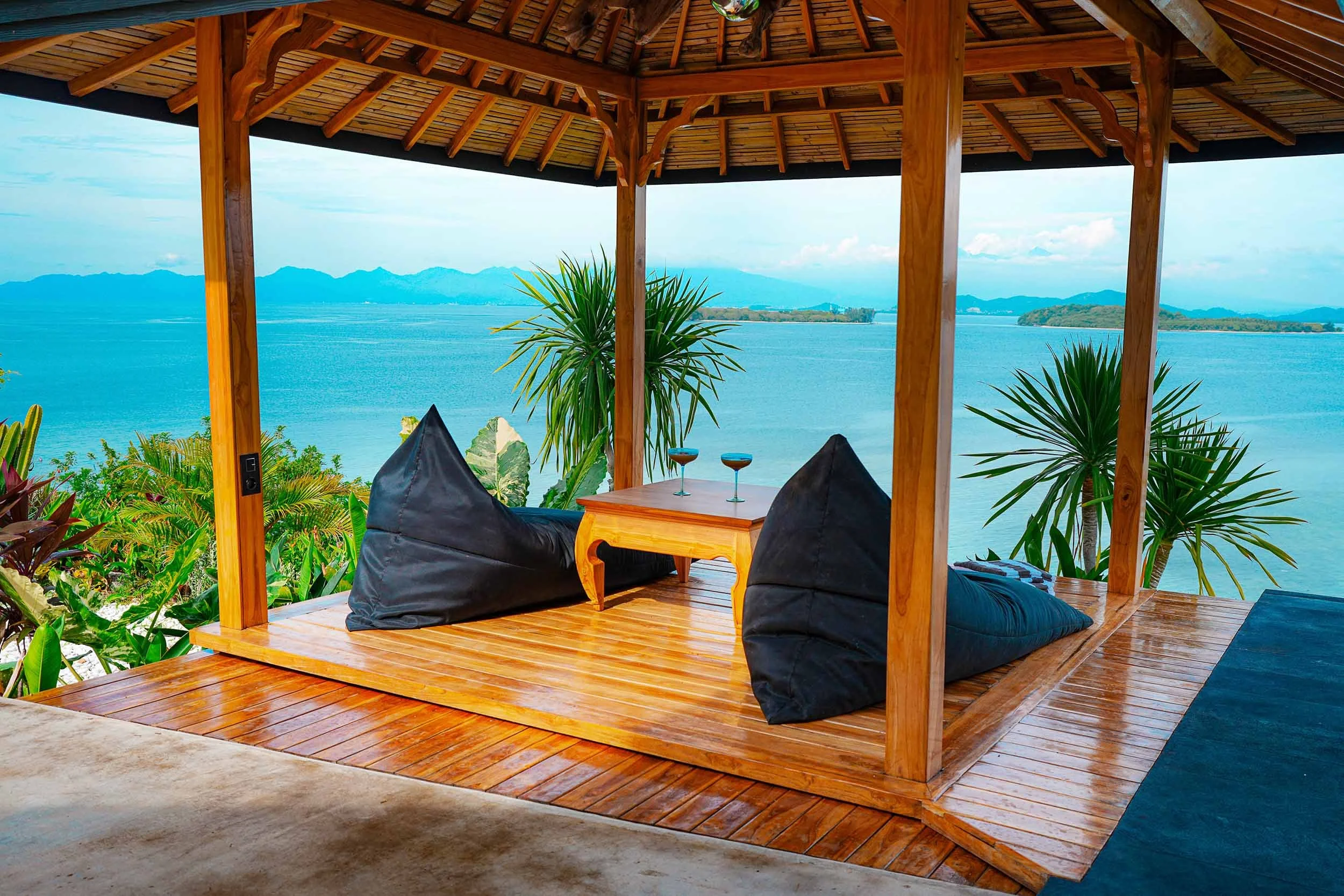 Pinnacle-Villa-Lombok-Outdoor-Bale-2.jpg
