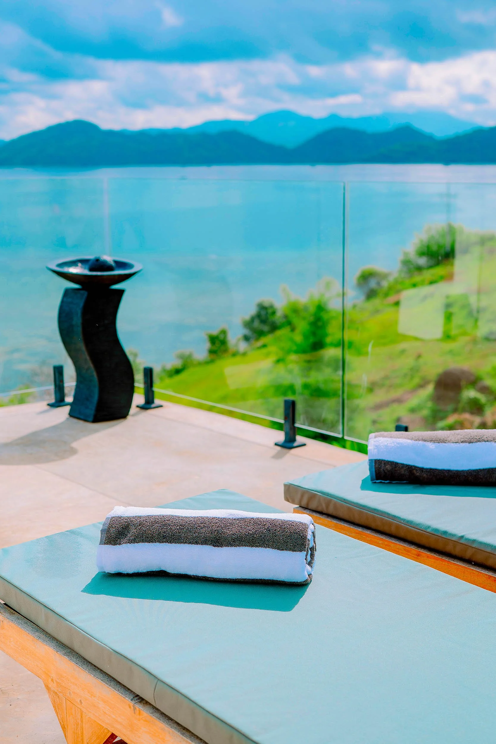 Pinnacle-Villa-Lombok-Outdoor-Deck-Chairs-5.jpg