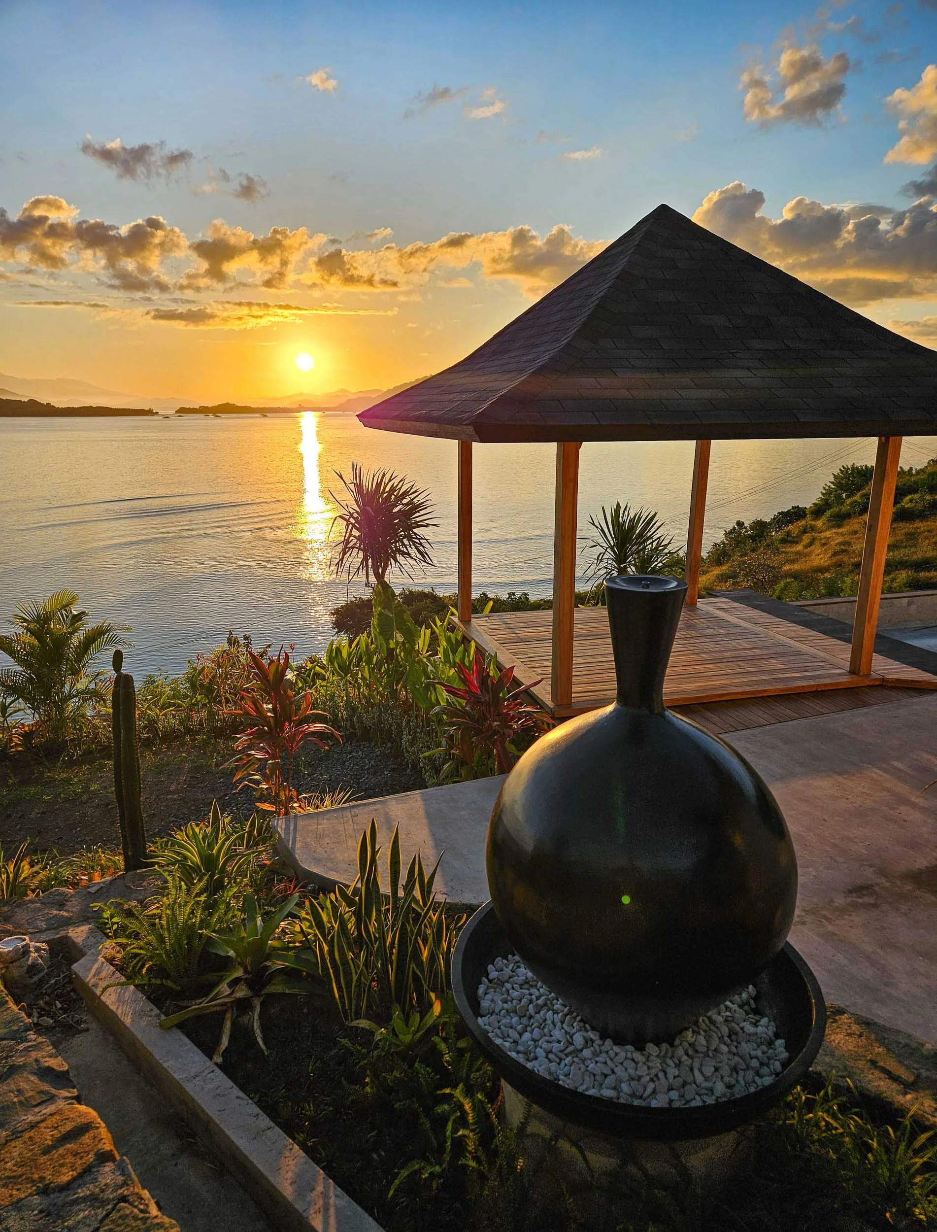 Pinnacle-Villa-Lombok-Outdoor-Bale-9.jpg