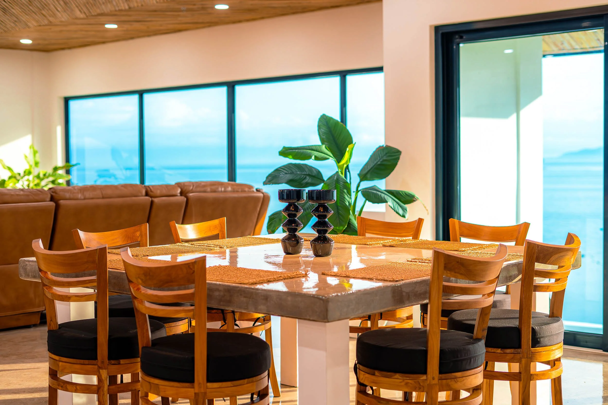 Pinnacle-Villa-Lombok-Bar-Dining-3.jpg