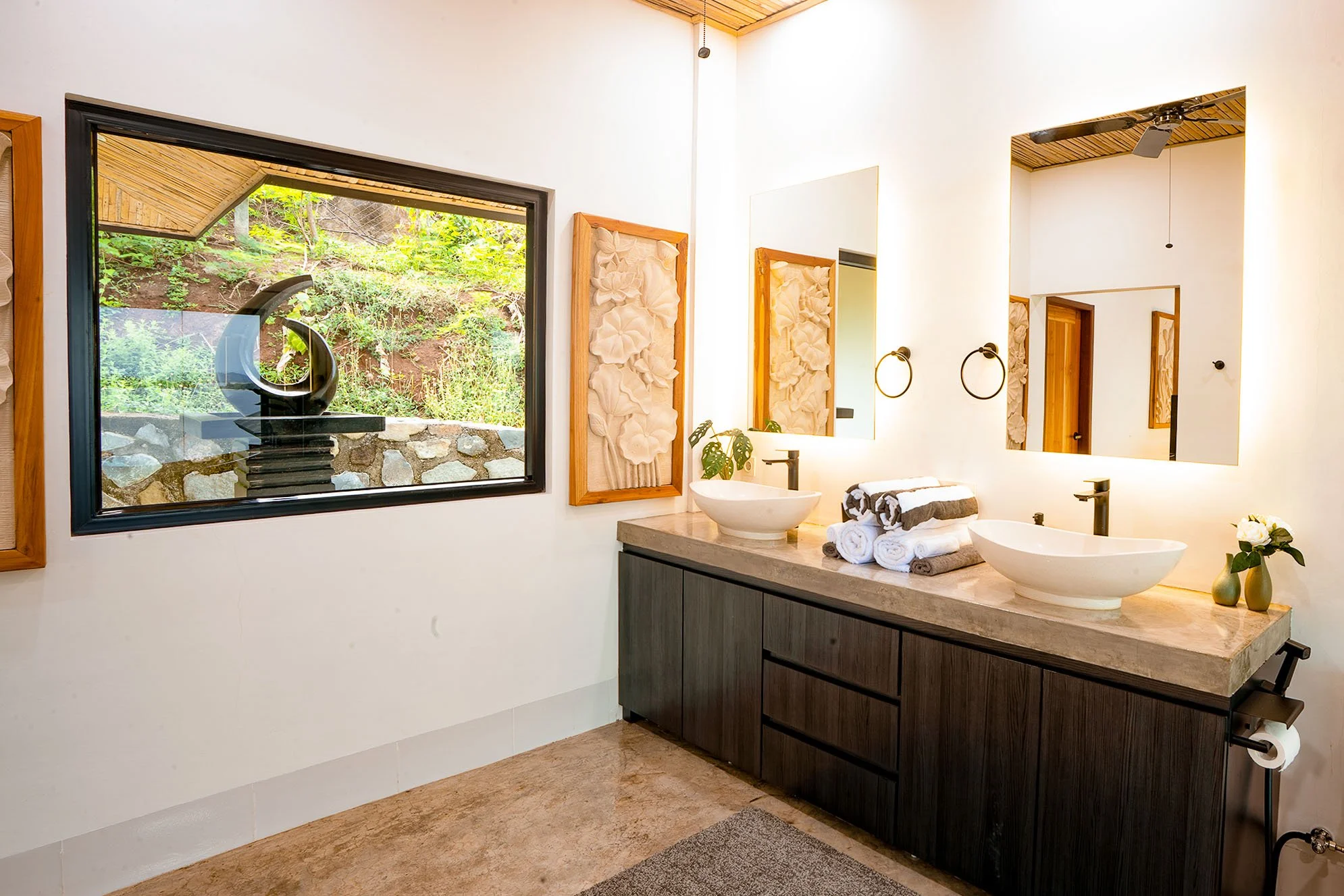 Pinnacle-Villa-Lombok-Main-Bathroom-4.jpg
