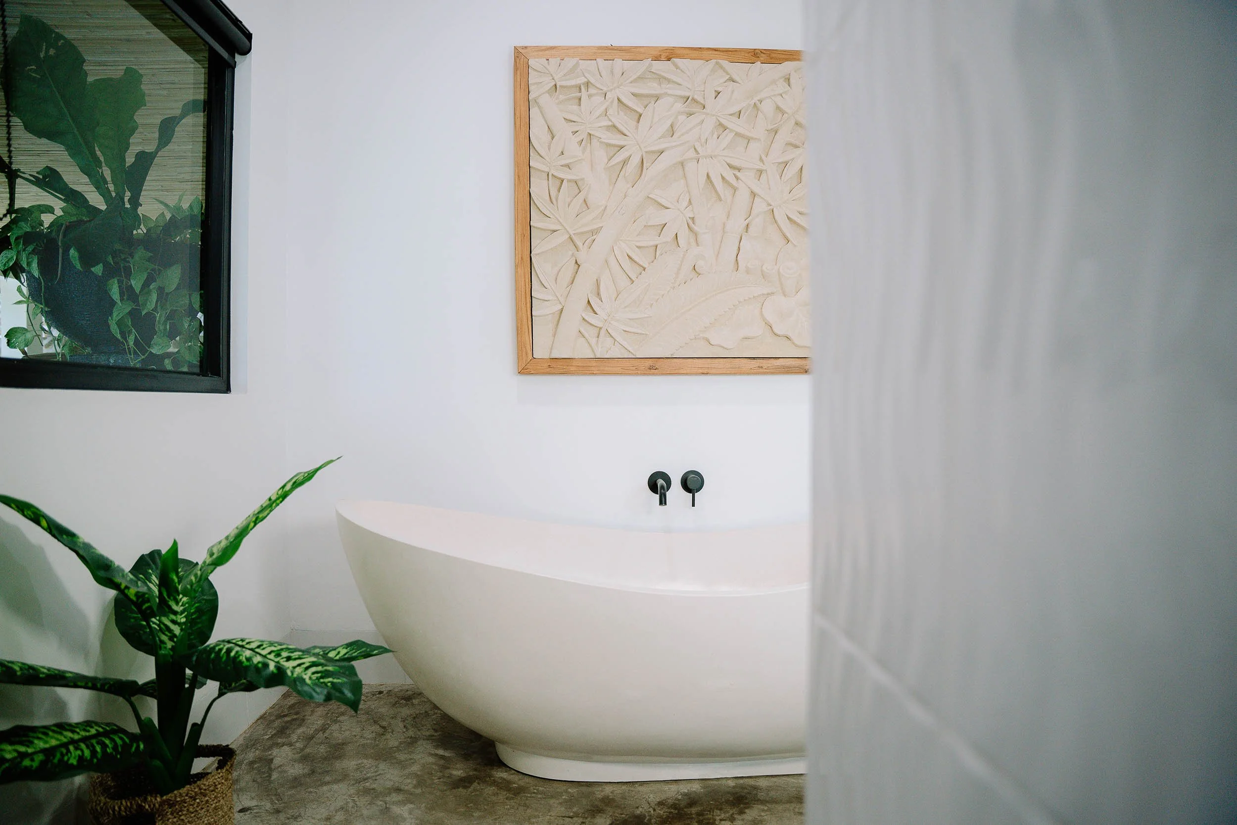 Pinnacle-Villa-Lombok-Main-Bathroom-1.jpg