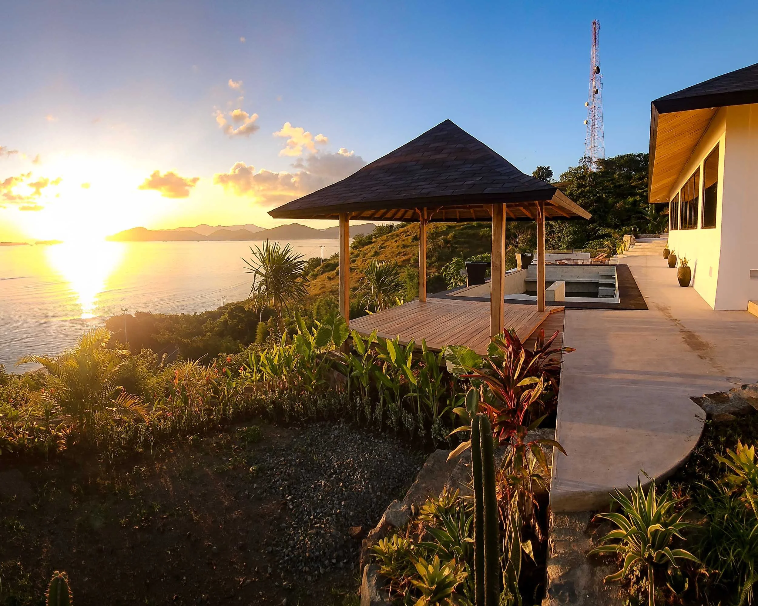 Pinnacle-Villa-Lombok-Outdoor-Bale-8.jpg