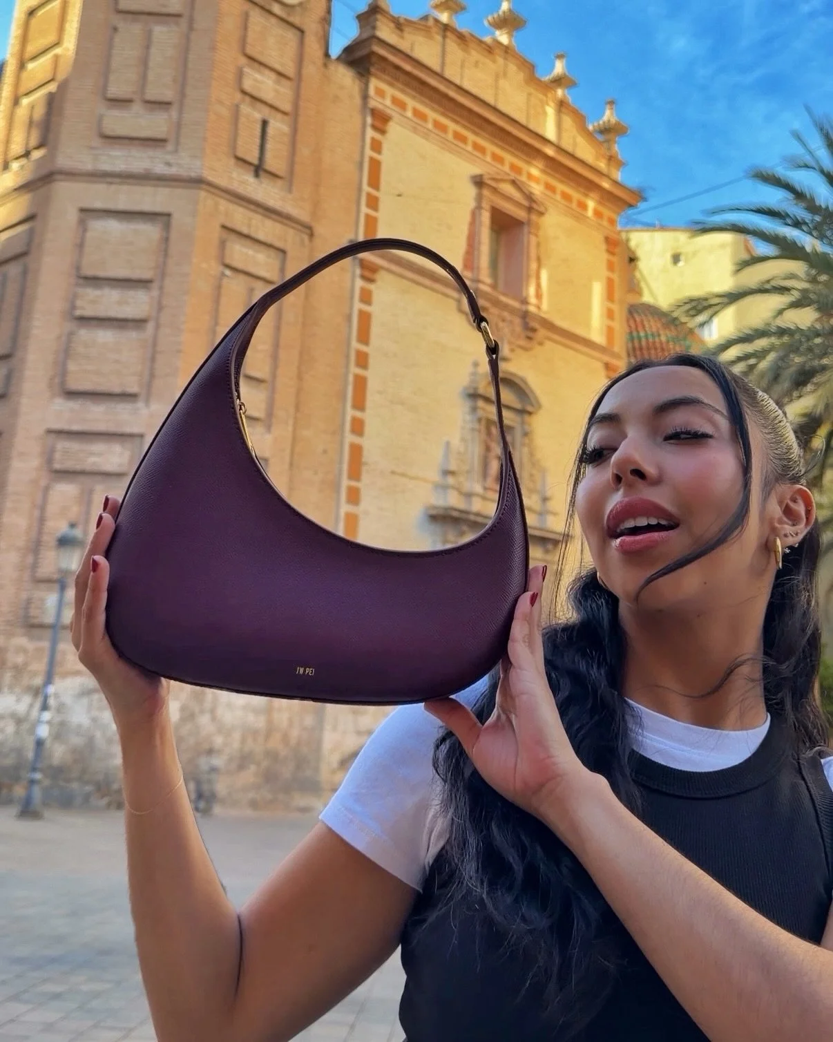 Creator Collab Spotlight!

@lopezrdani x @jwpei_official for the #JWPEIHarlee bag 

#DLOROCreators #DLOROMedia #ugccreator #contentcreator
