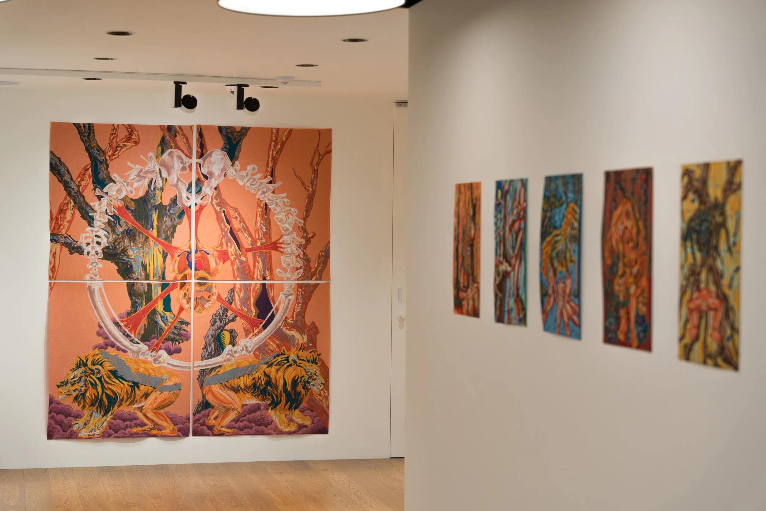 어깨 위의 소용돌이 The Swirl of Lives Upon Shoulders