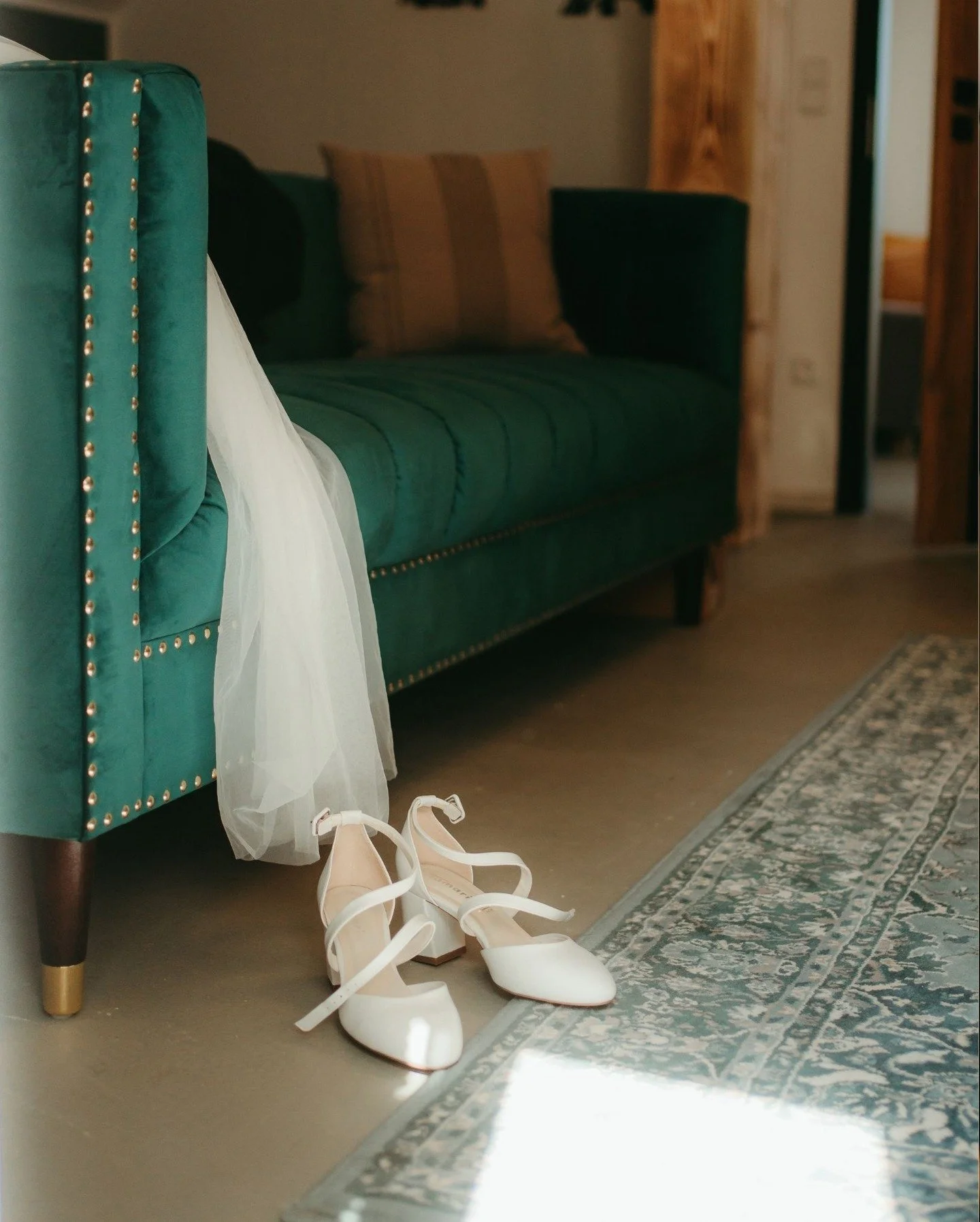 Př&iacute;pravy ❤️ 
.
.
.
#svatba #stodolaborohradek #svatba2025 #wedding #weddingphotoshoot #weddingphotos #bride #nevesta