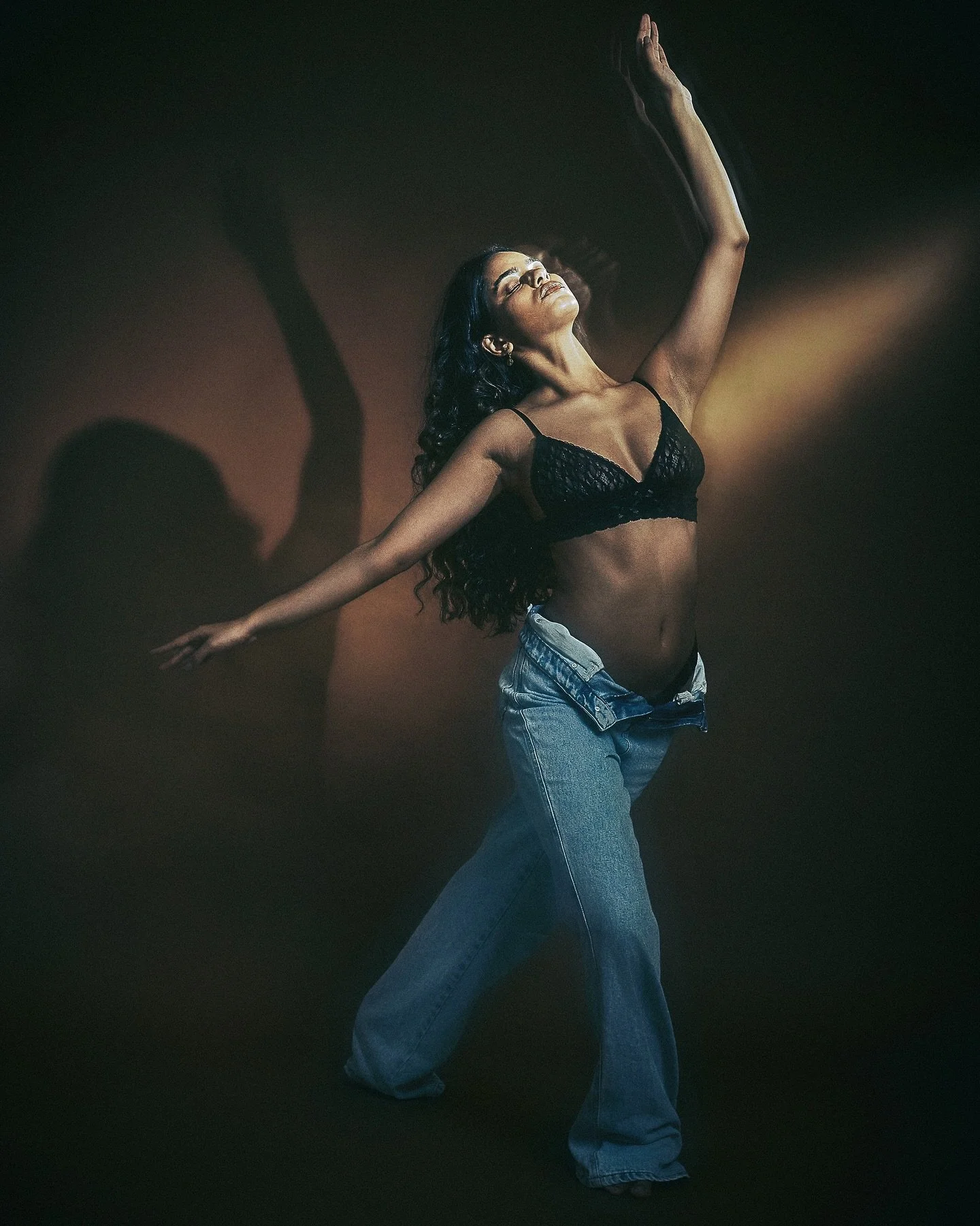 Body in Movement &ldquo;Her body spoke in rhythm, not words&rdquo;

Somewhere between motion and stillness, she became more than shape &mdash; a fleeting pulse, a breathless pause. She didn&rsquo;t dance for the camera. She danced despite it. Unfoldi