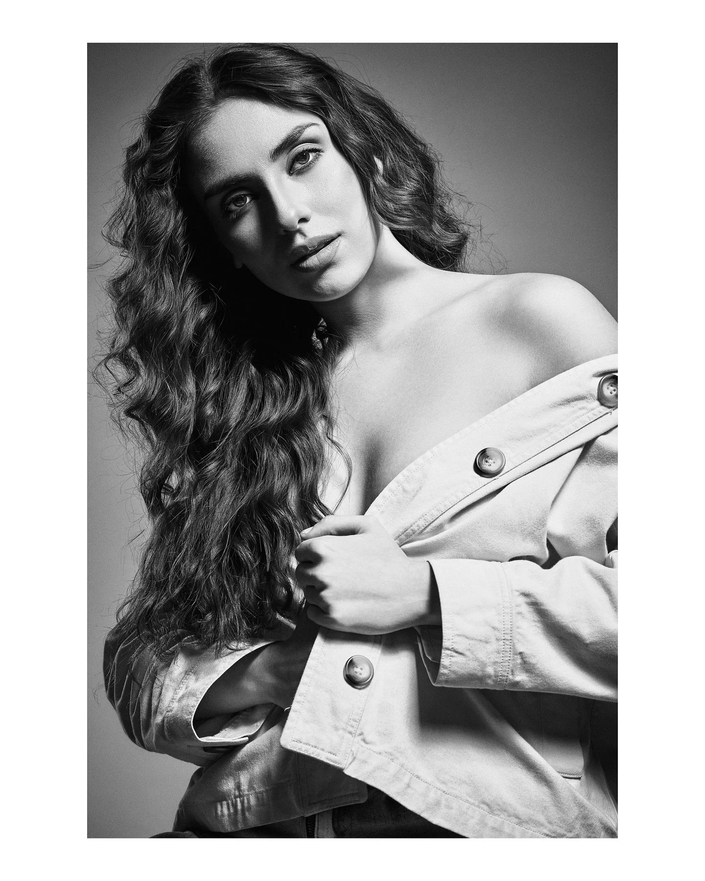 An impromptu test.

Photography &amp; Post Production: @anandclix 
Styling: @saikianomi 
HMUA: @julia_phaomei 
Model: @sofia_cistriano 

#fashion #fashionphoto #fashionphotography #editorial #beauty #editorialphotography