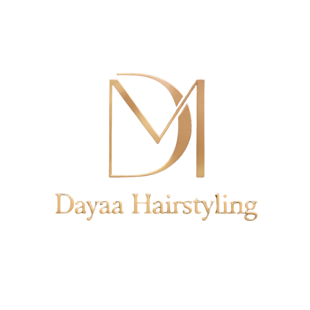 Een logo met een ietwat glanzende gouden 'D' en een blauwe en gouden hartvorm, met de tekst 'Dayaa Hairstyling' onder het logo.