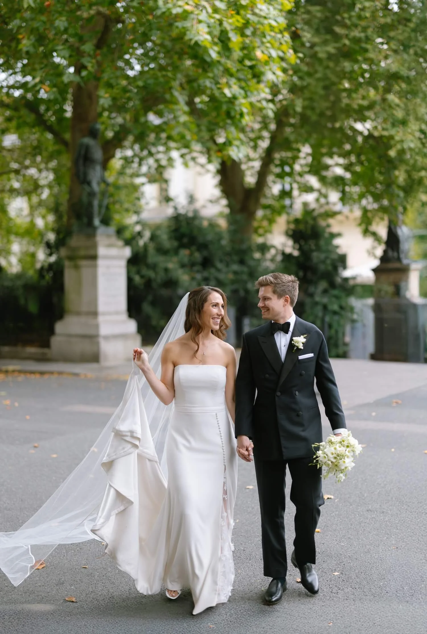 Floristry for a Jewish wedding in London, with help from Grandma
