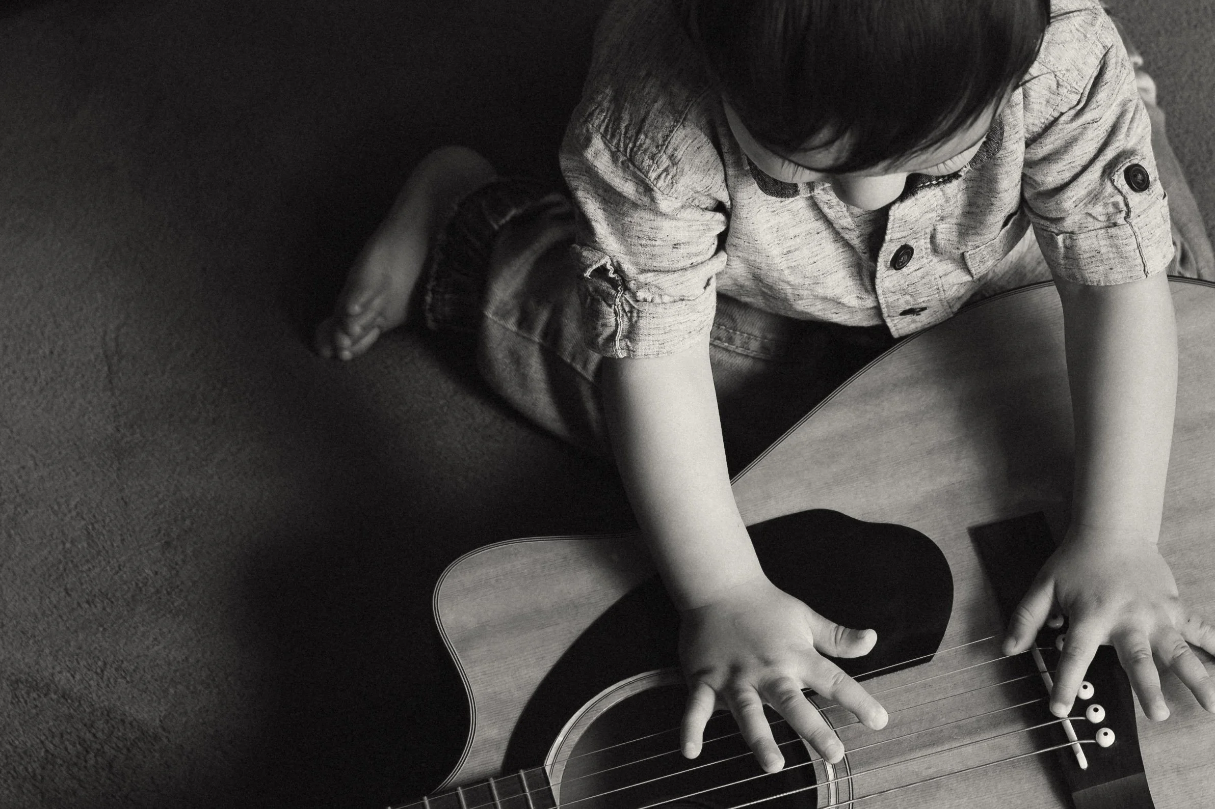 close up of child playing during candid lifestyle family photography session