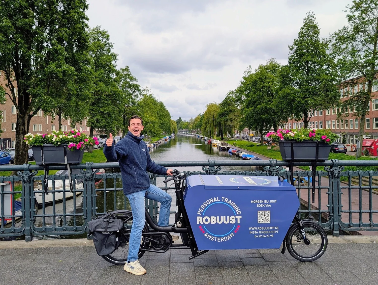 Tim van ROBUUST met de bakfiets in Amsterdam