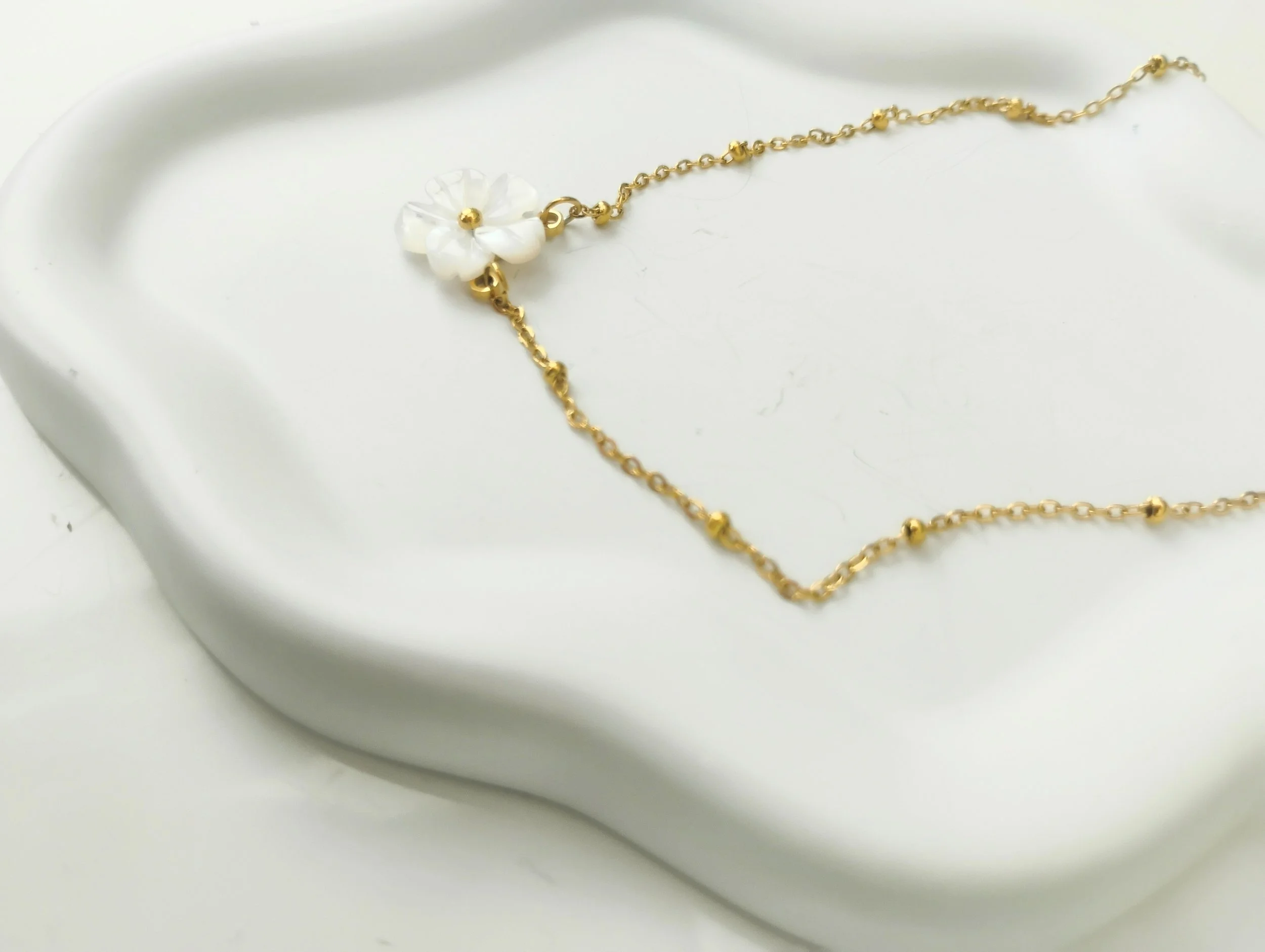 Flower 304 Stainless Steel Shell Plating Cable Chain Necklace.