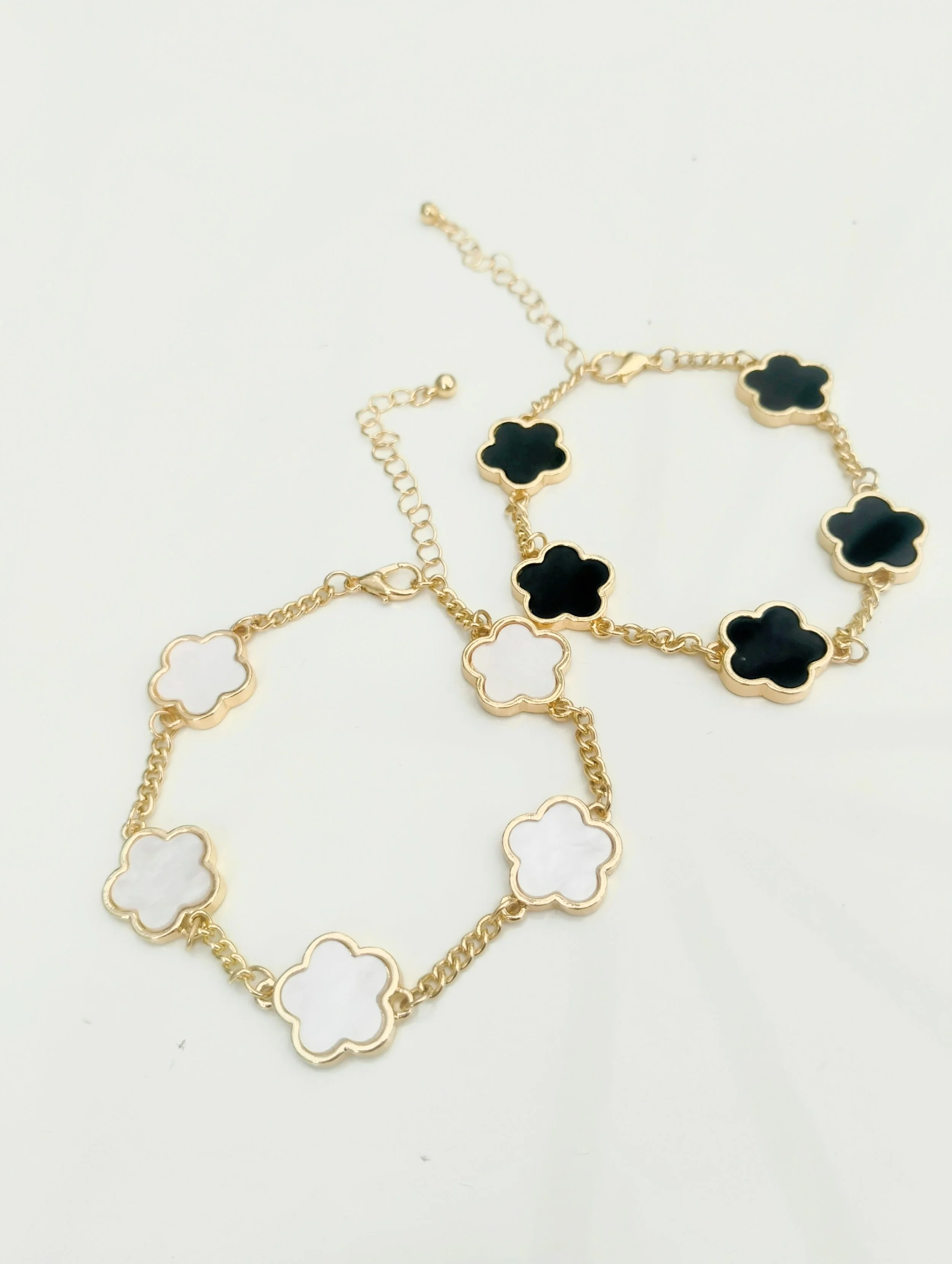 Flower Alloy 2pcs  White Black Bracelet.