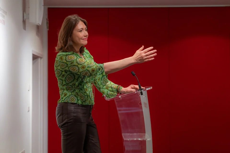 Tatiana Poliakova delivering a keynote on regulating intensity in leadership.