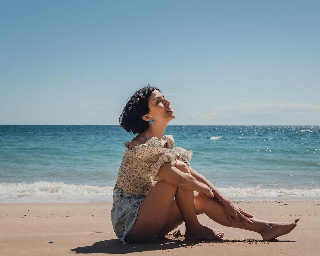Mulher_Praia_Sesimbra.jpeg