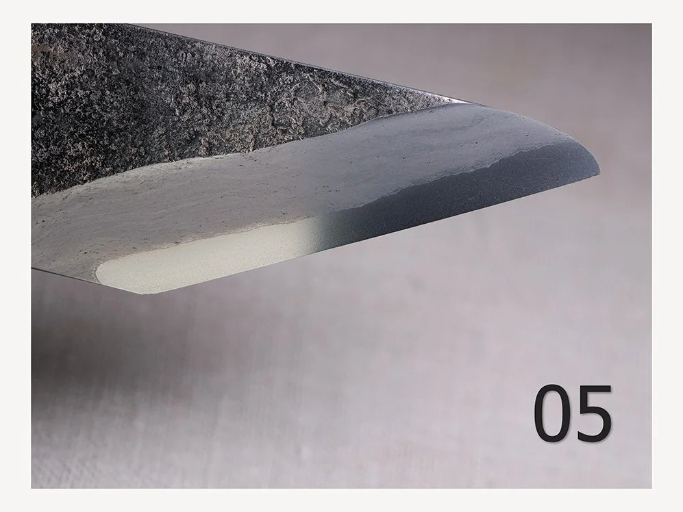 Swatch 05 — kasumi finish left by Narutaki Suita on the reference blade
