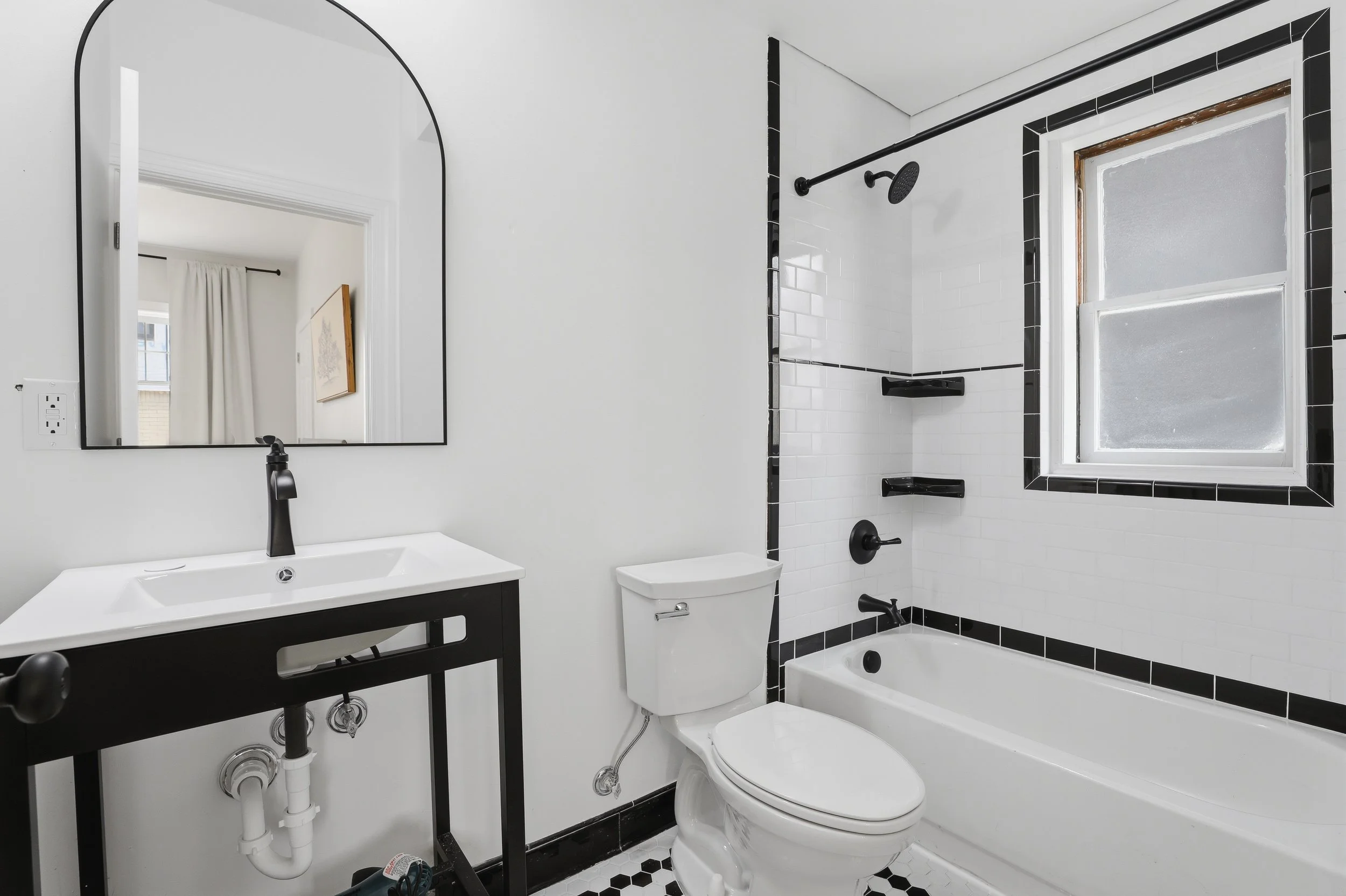 67_4635 john r st-67.jpg