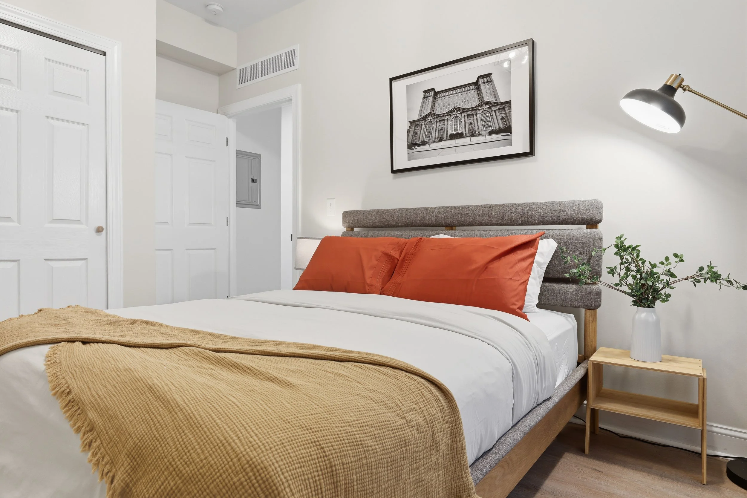 63_4635 john r st-63.jpg