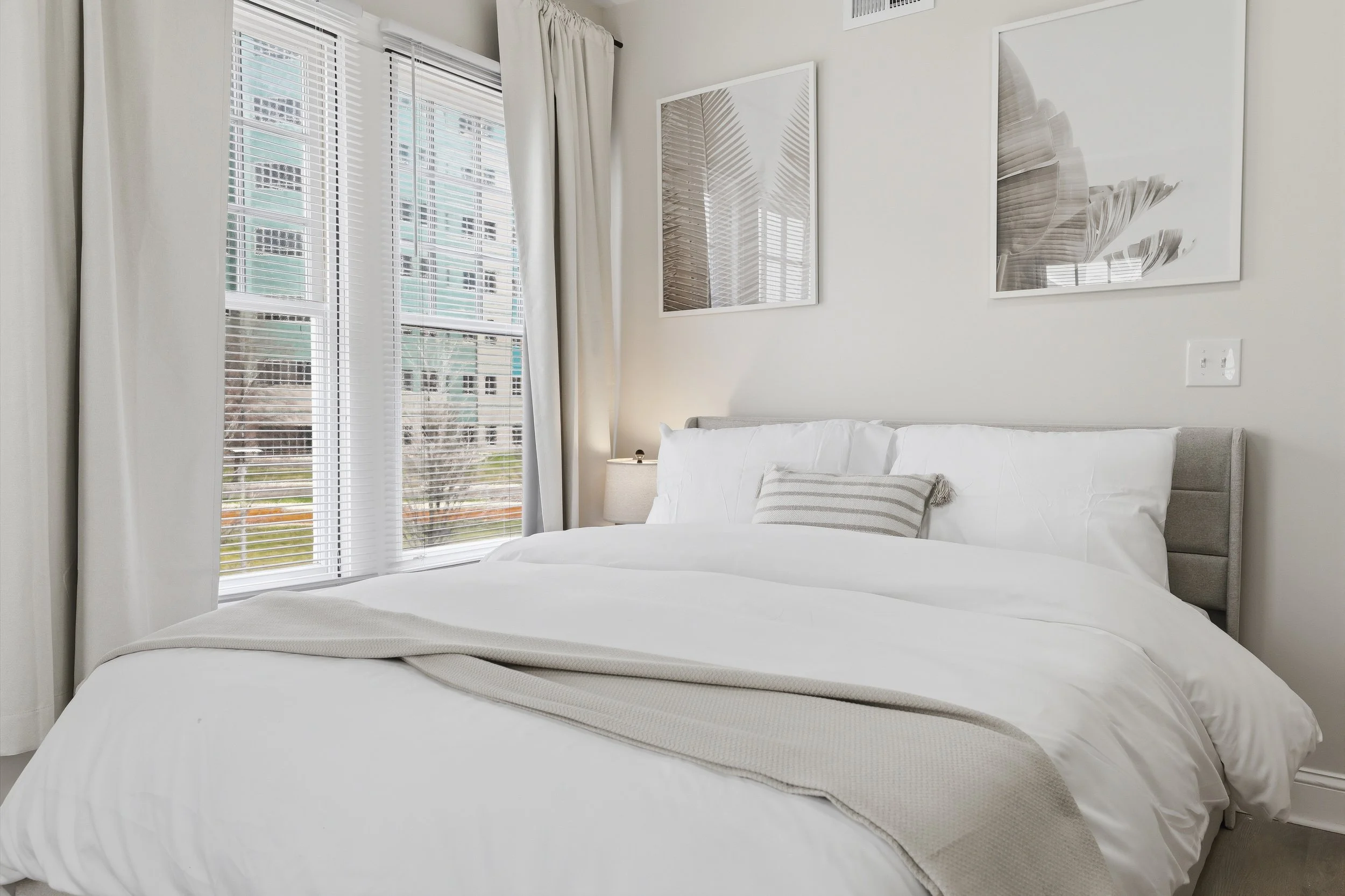 56_4635 john r st-56.jpg