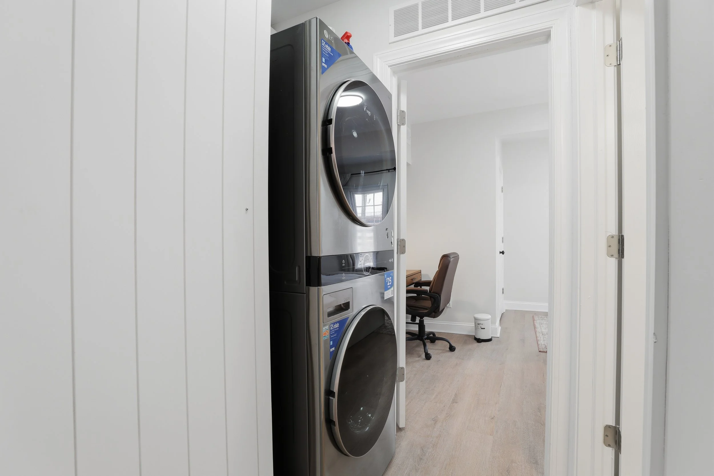 54_4635 john r st-54.jpg