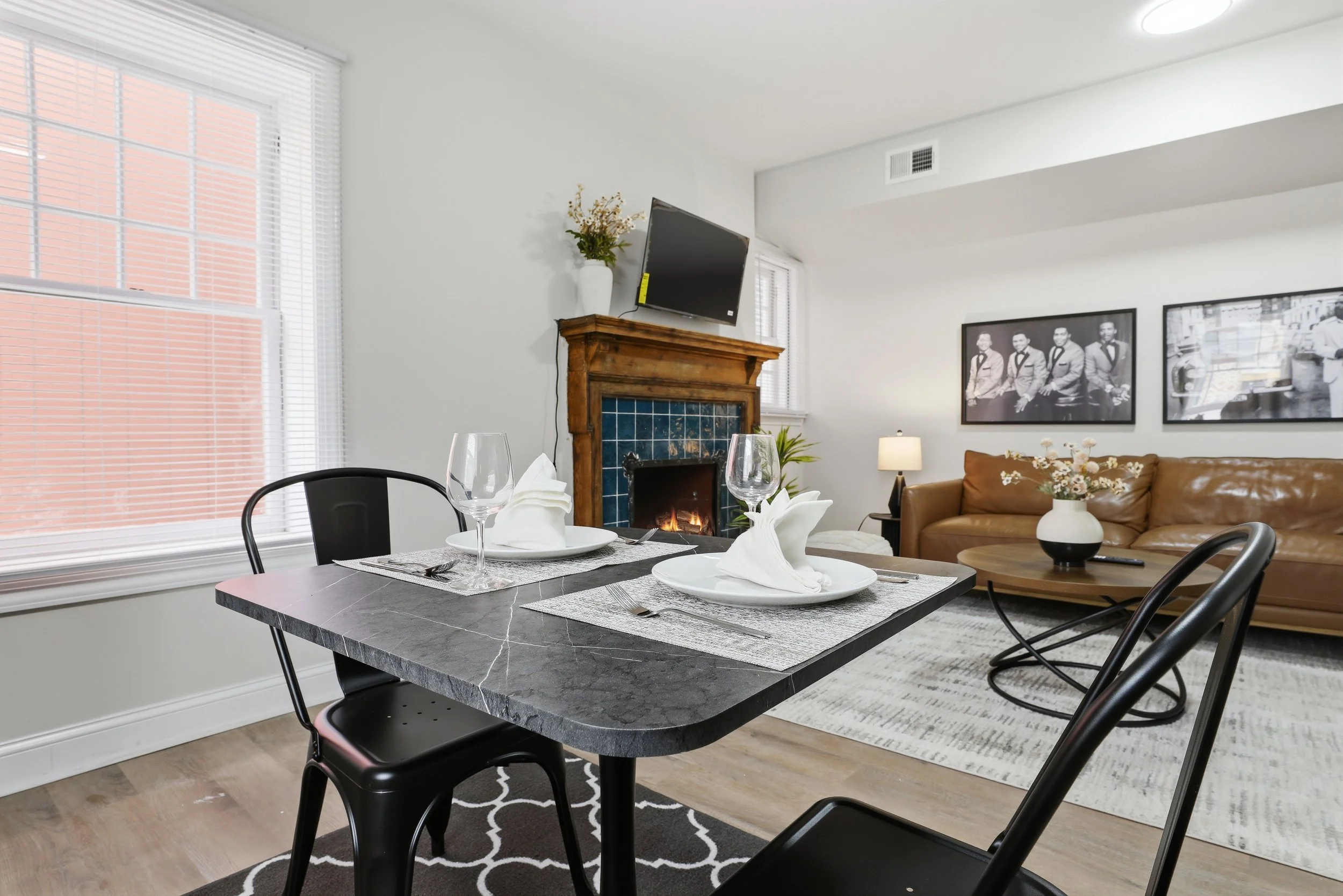 47_4635 john r st-47.jpg