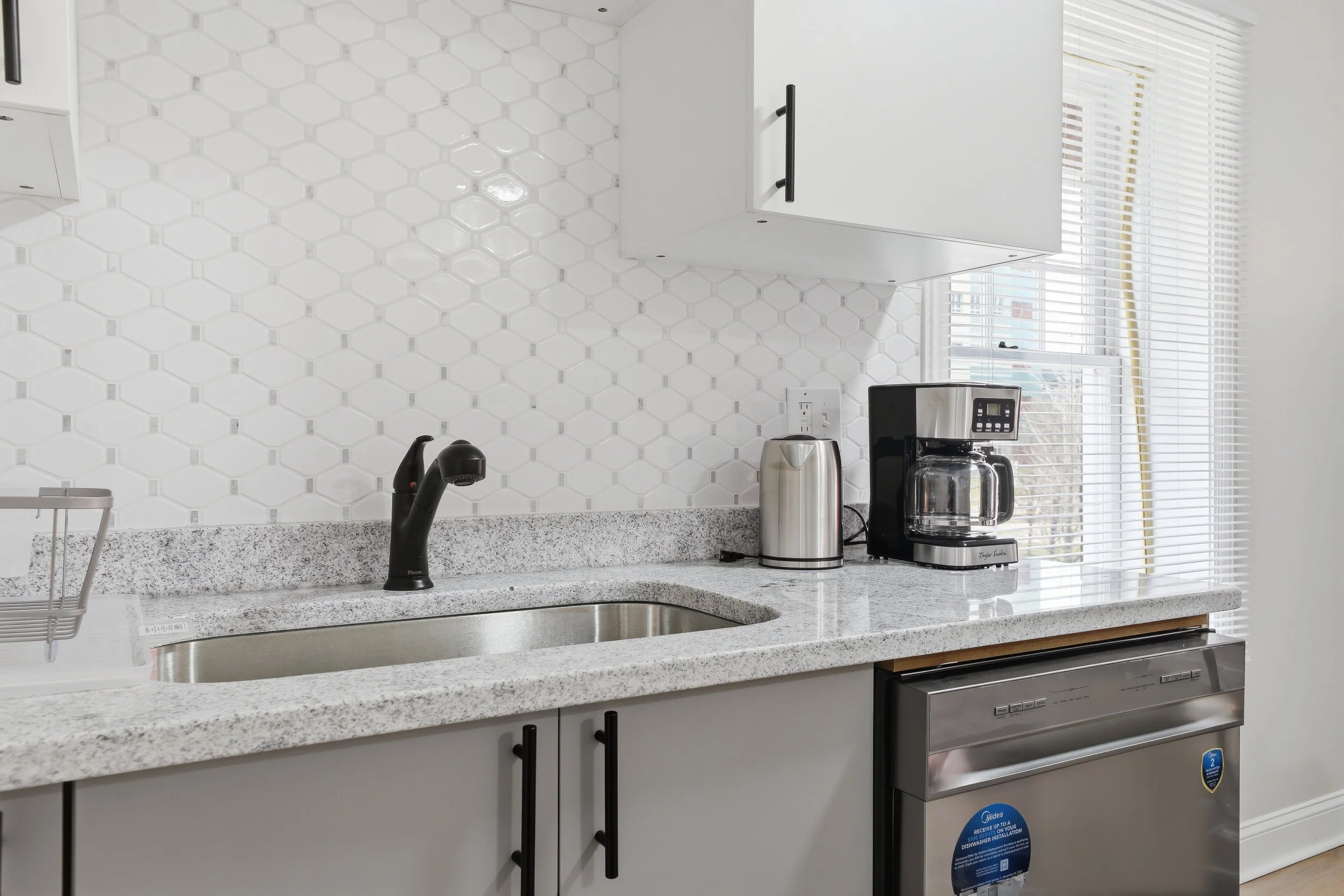 52_4635 john r st-52.jpg