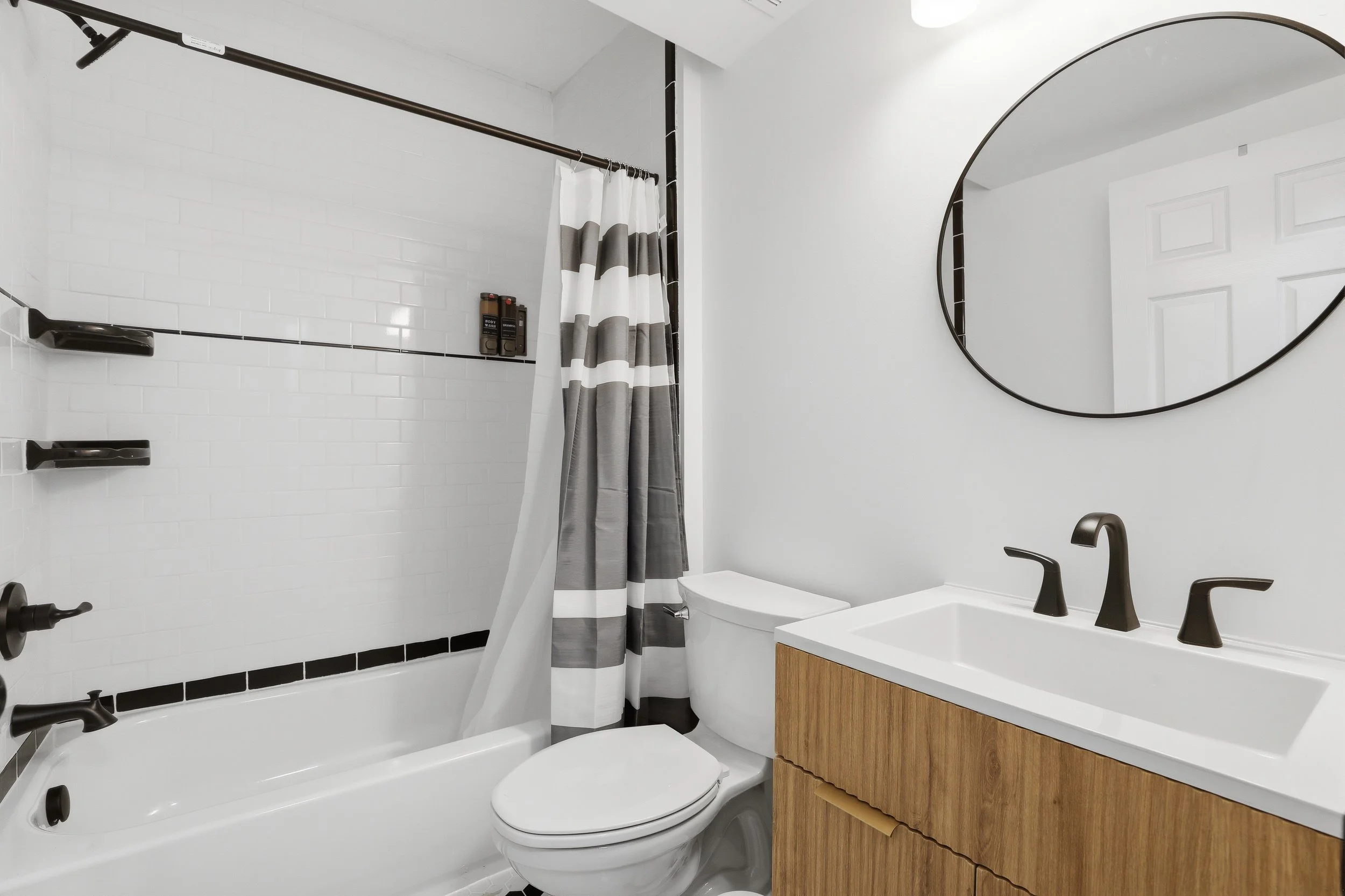 60_4635 john r st-60.jpg