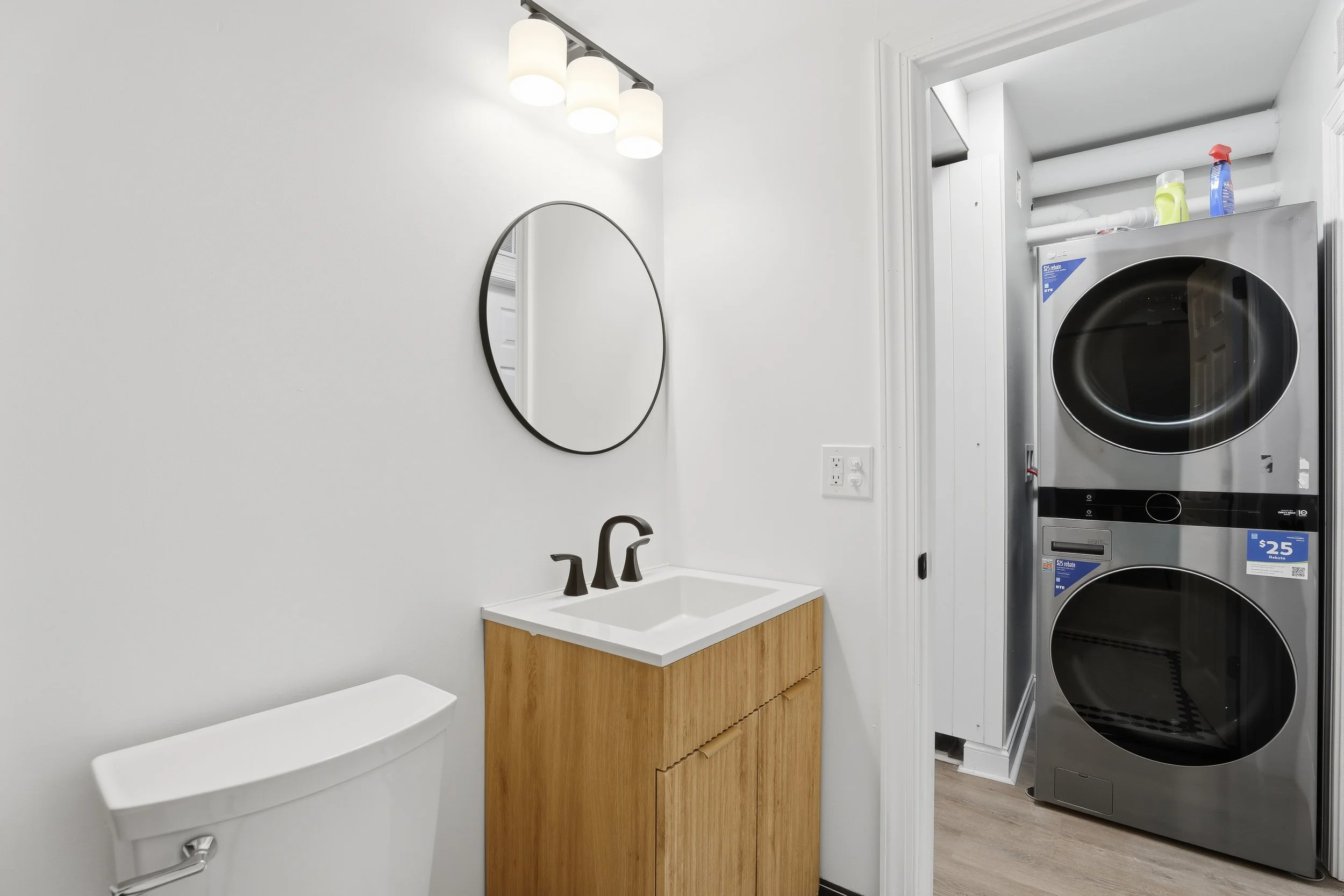 61_4635 john r st-61.jpg