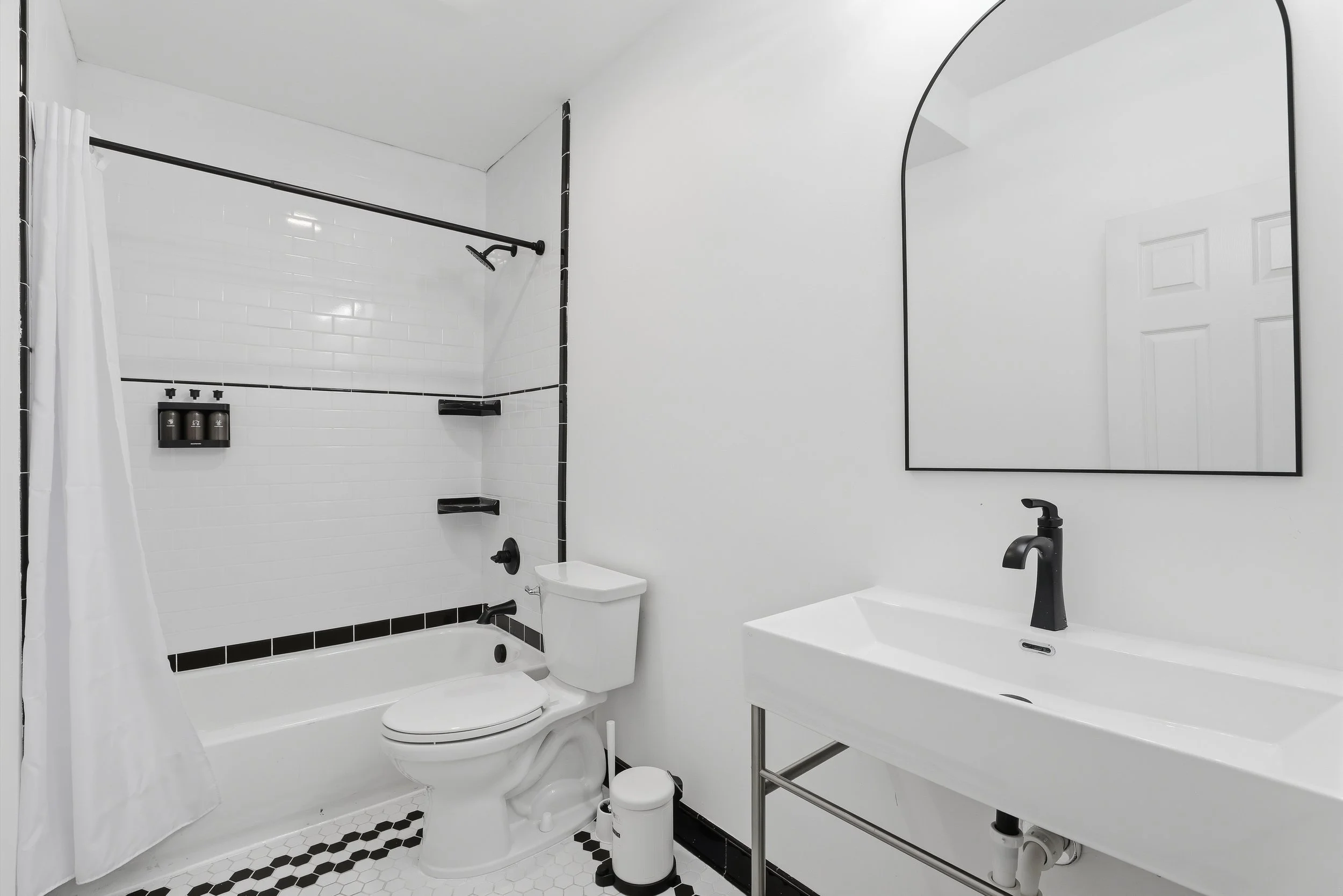 62_4635 john r st-62.jpg