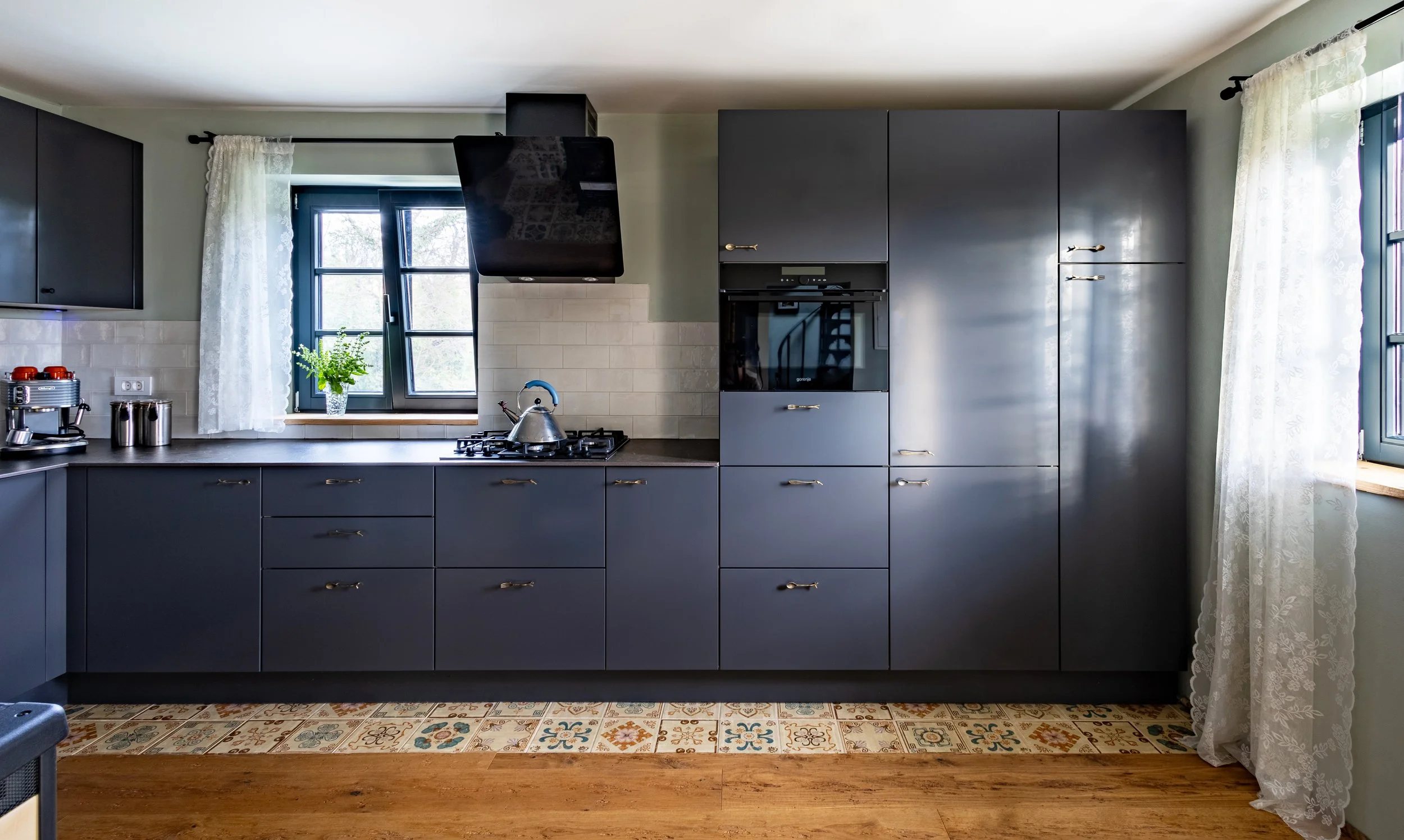Anthracite kitchen, vineyard cottage Bizelsko