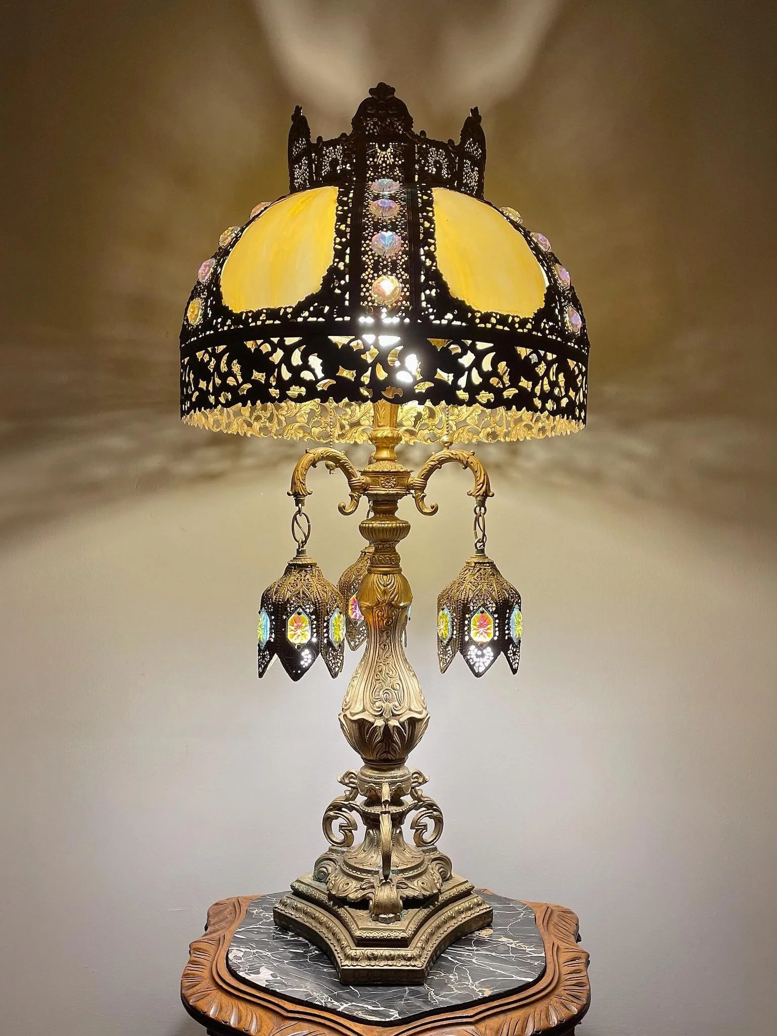 44&rdquo; Vintage Jeweled Slag Glass &amp; Filigree Statement Lamp with Triple Pendant Lights

~~~~~~~~~~~~~~~~~~~~~~~~~

A grand vintage statement table lamp with a dramatic jeweled slag glass shade, ornate filigree metalwork, and three suspended pe