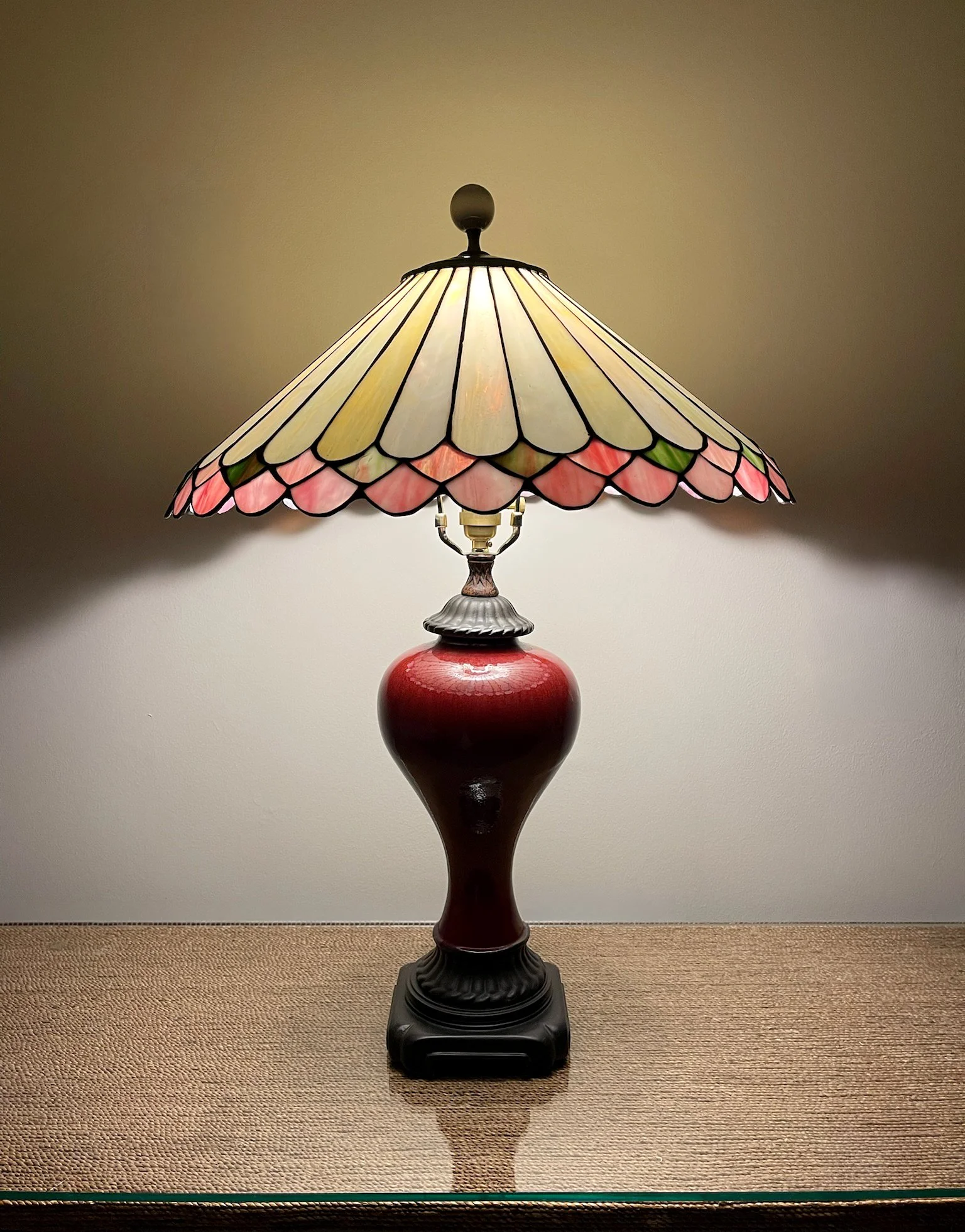 Vintage Tiffany-style Leaded Slag Glass Lamp