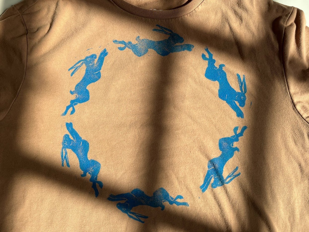Rabbit Circle T-Shirt (M)