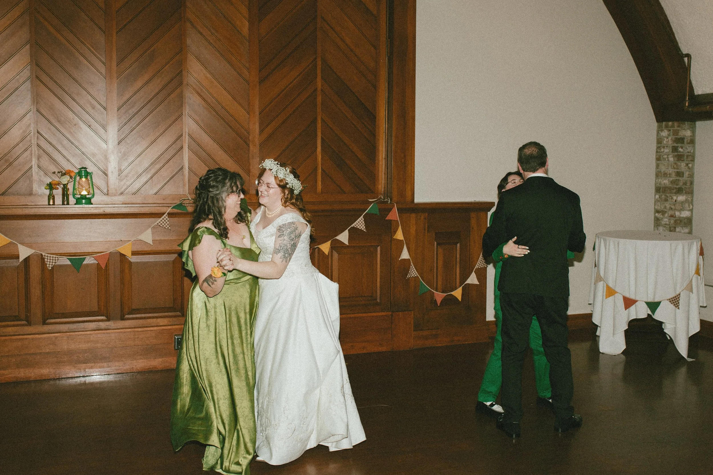 carlyandelliegotmarried-227.jpeg