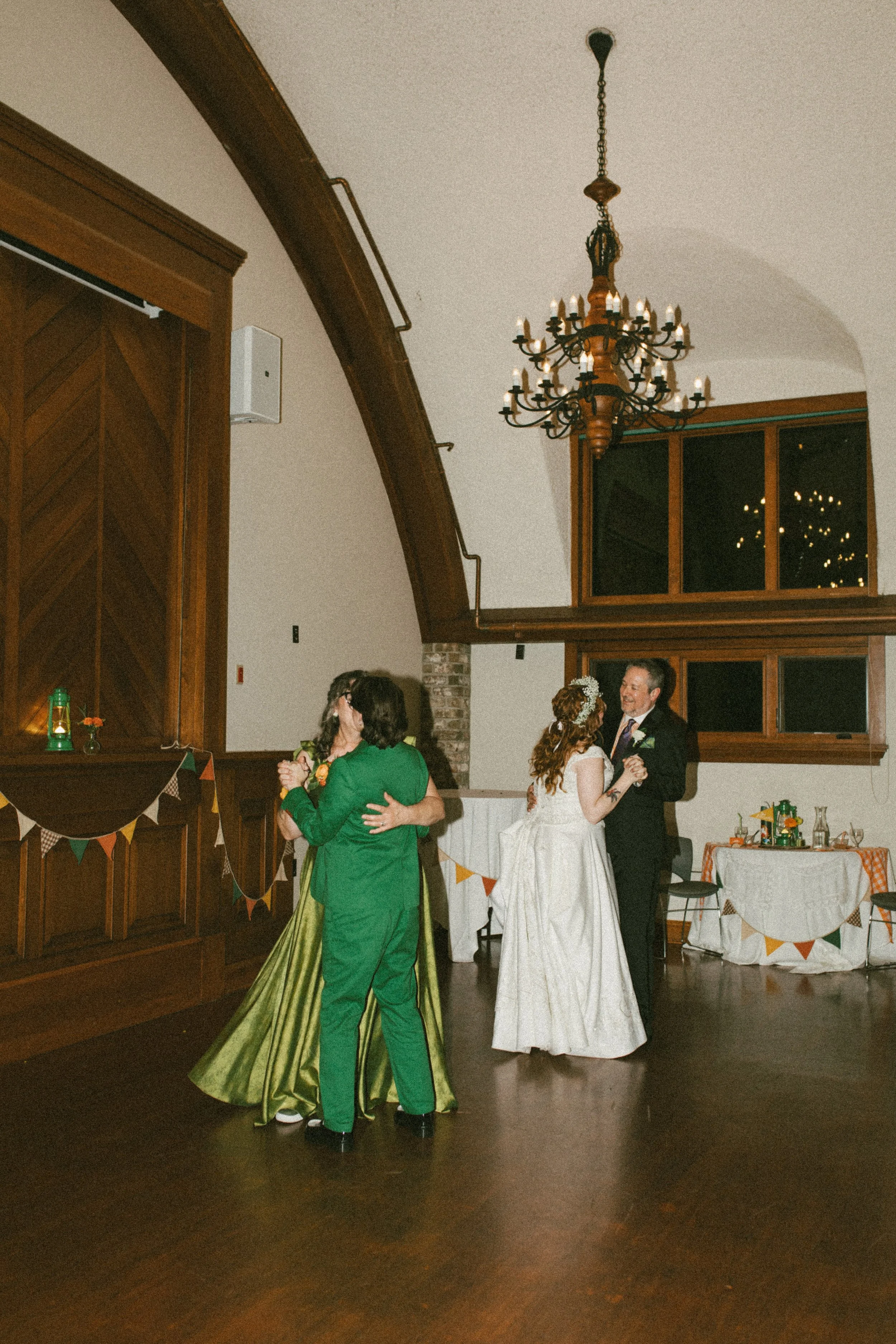 carlyandelliegotmarried-220.jpeg