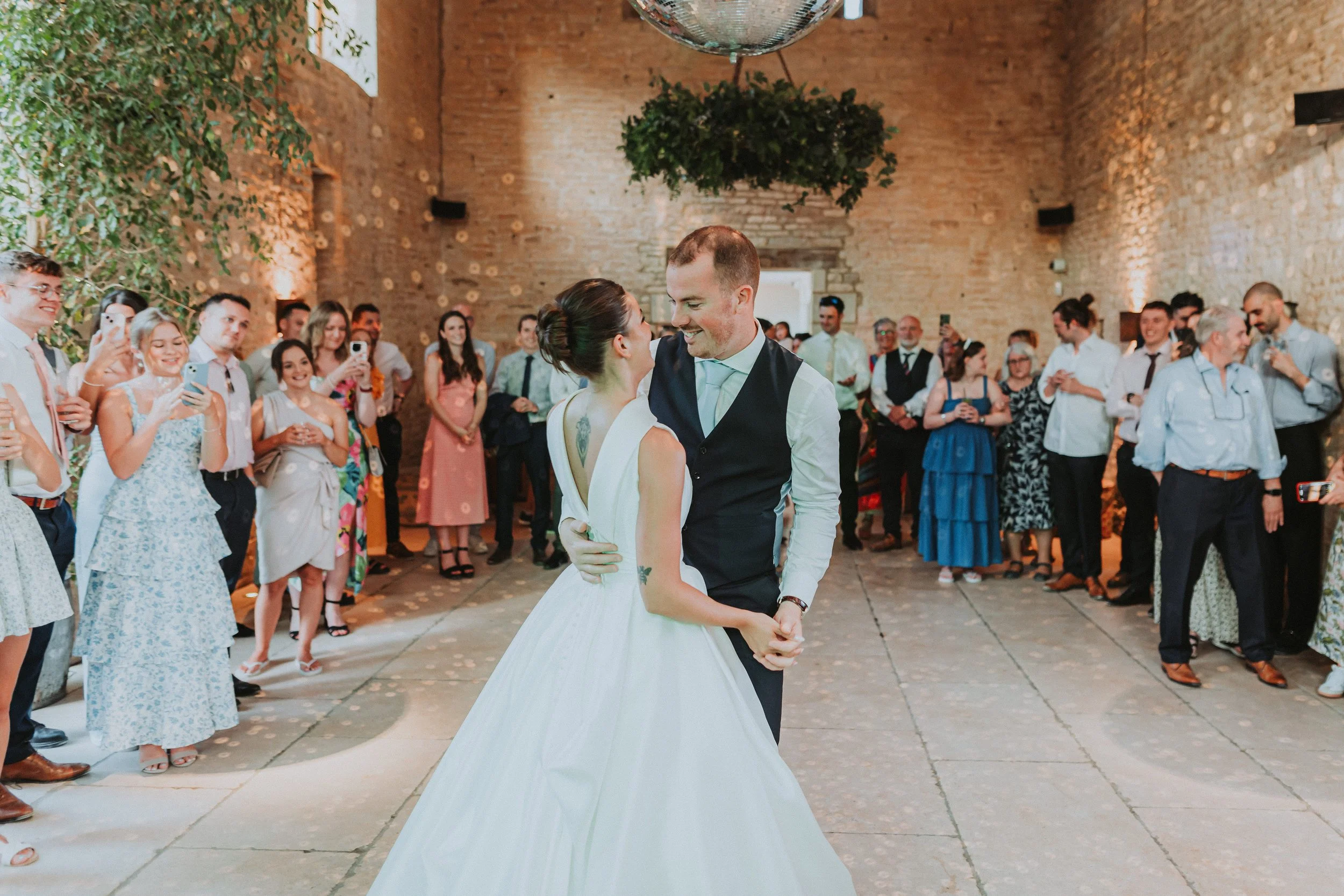 OldGoreBarn-Cirencester-wedding-photography_24.jpg