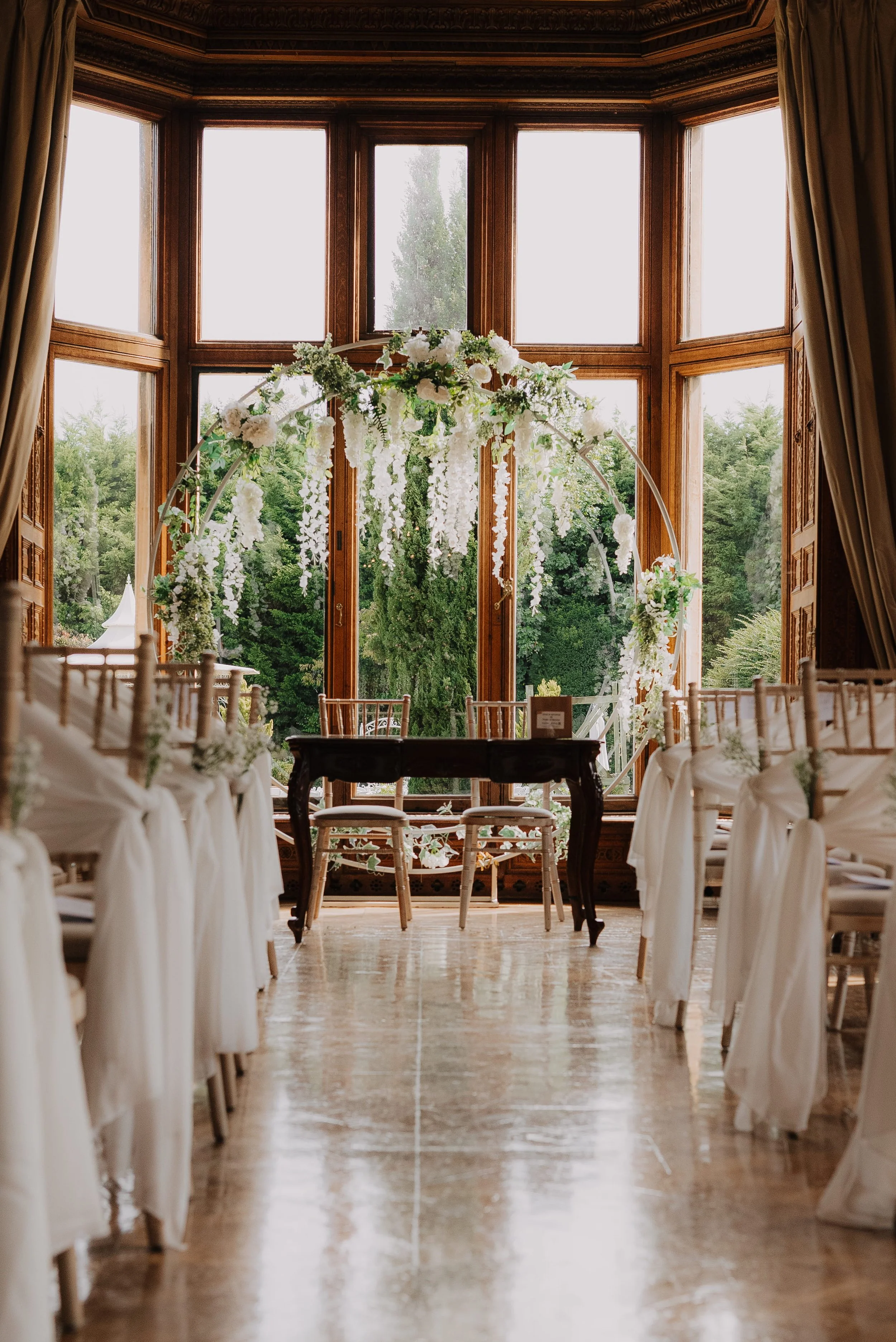 ManorByTheLake-Cheltenham-wedding-photography-11.jpg