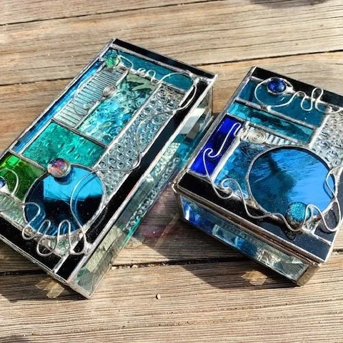 Saturday, September 20th Emerson East / Eken Park Art Walk, from 10am to 5pm

Cathy Lybarger of Aardvark Art Glass, creates glass boxes, jewelry and gift items.