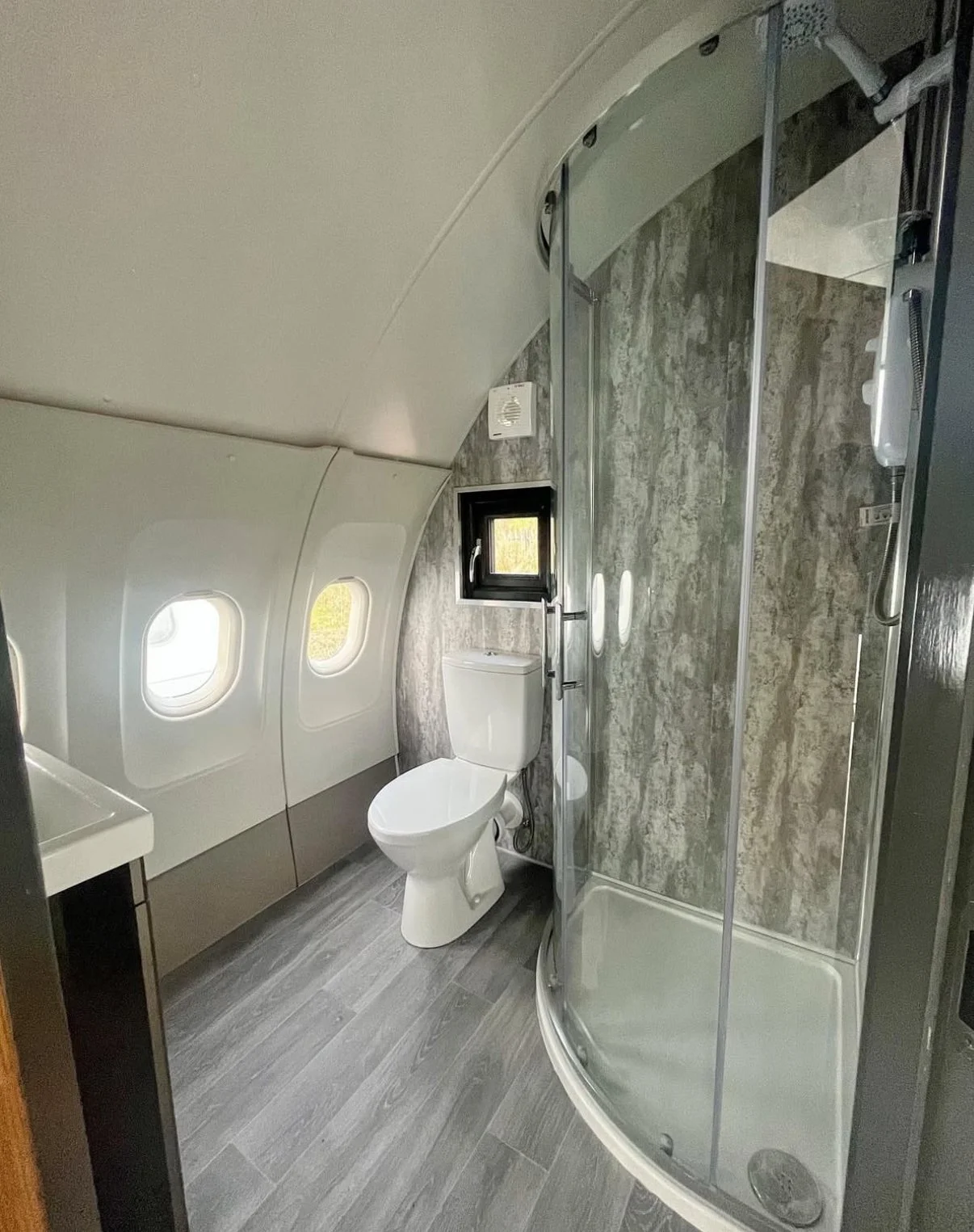 BATHROOM AEROPOD.jpg