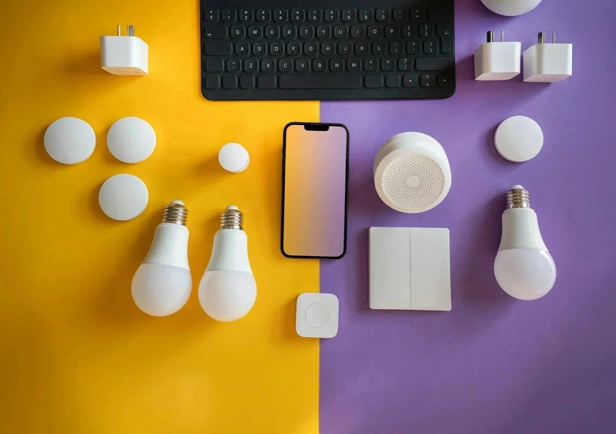 Configuration des appareils connectés de maison intelligente, lumières, thermostats, sonettes, prises électriques, commutateurs