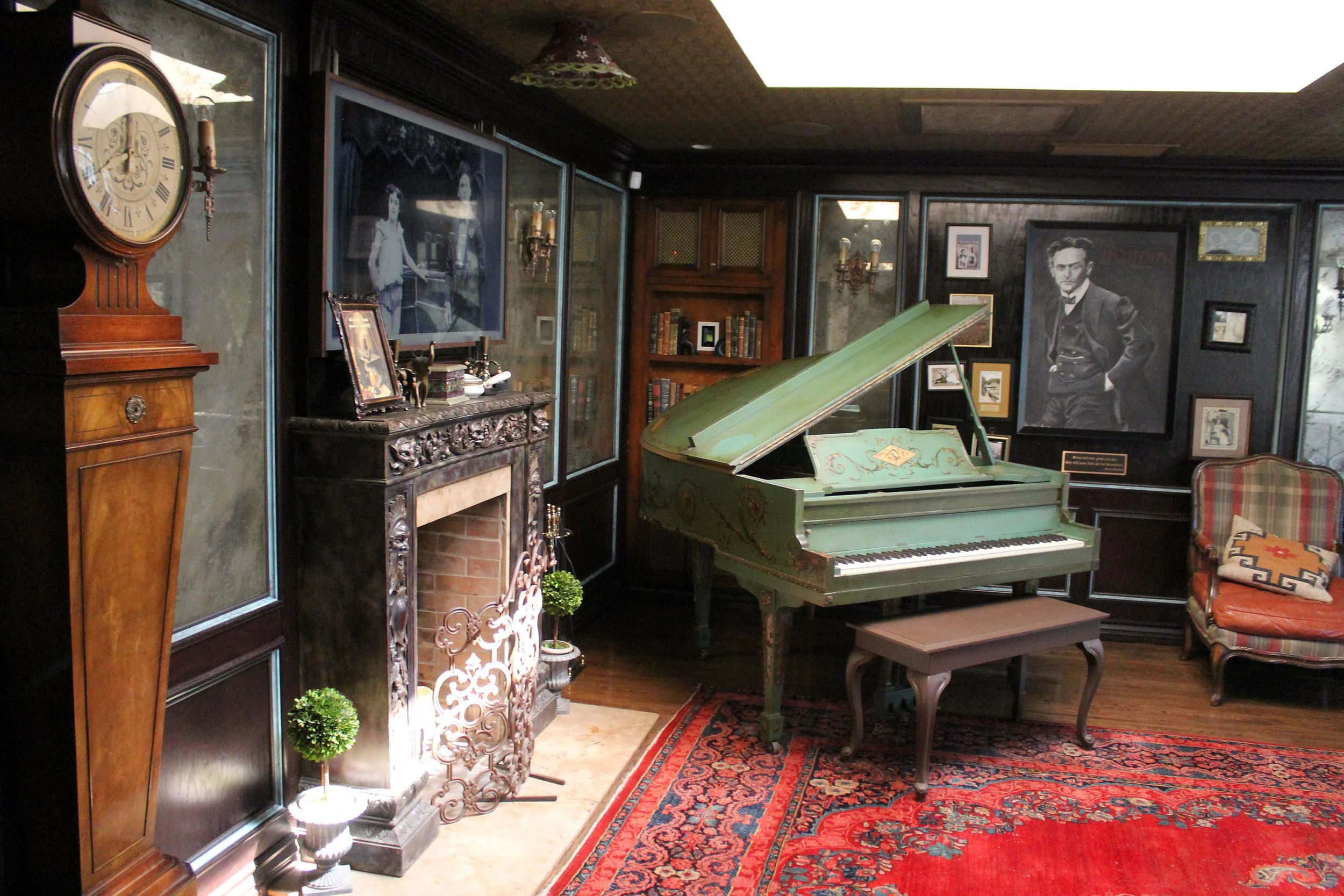 07_PL-3802_piano-and-fireplace.jpg