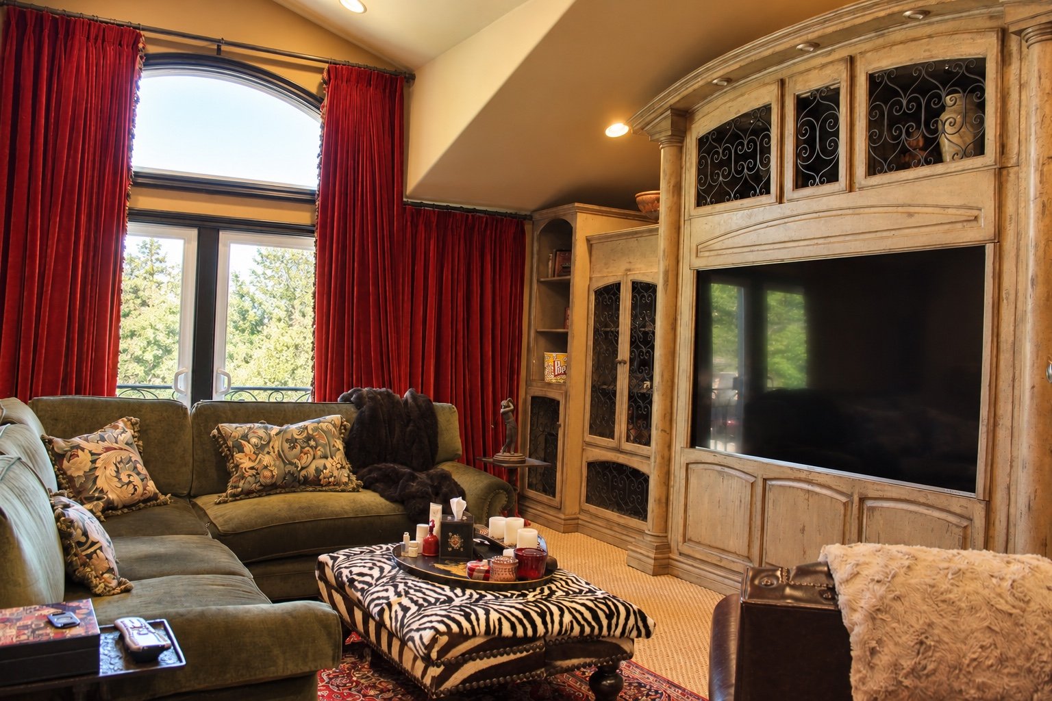 17-media-room-wide.jpg