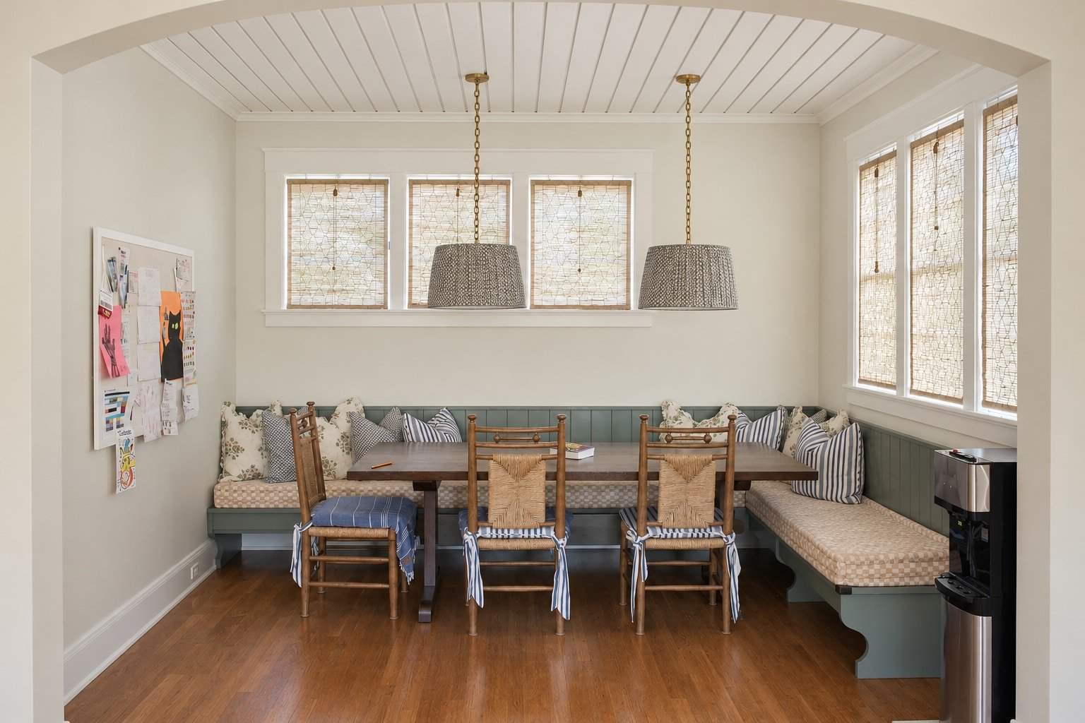 09_PL-4107_breakfast-nook.jpg