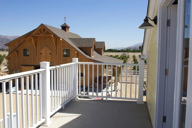 077_9466_balcony.jpg