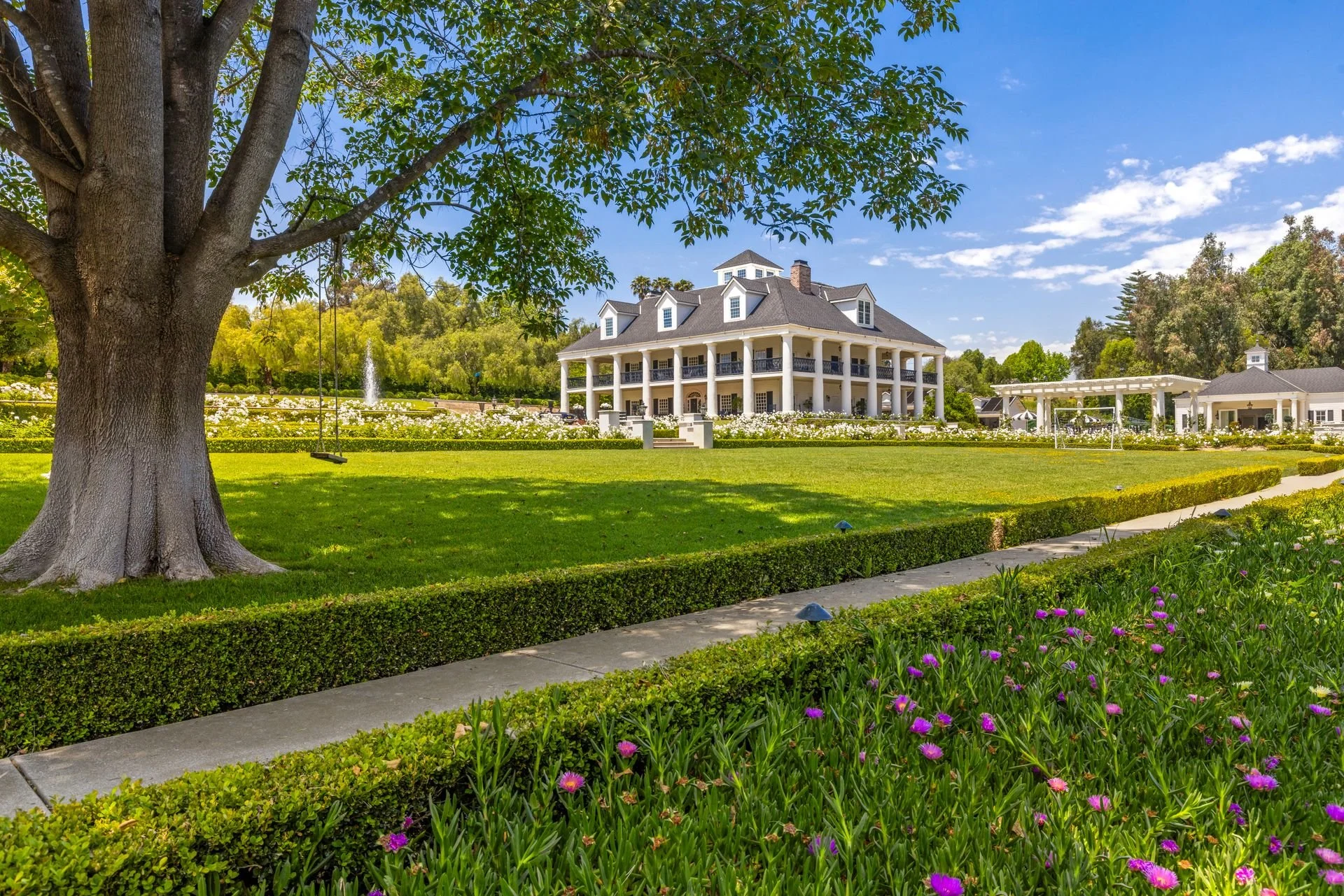 03-gardens-and-lawn.jpg