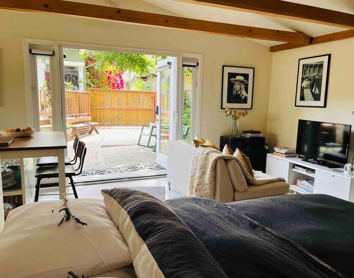 PL-7003-larchmont-village-craftsman-guest-suite-018.jpg